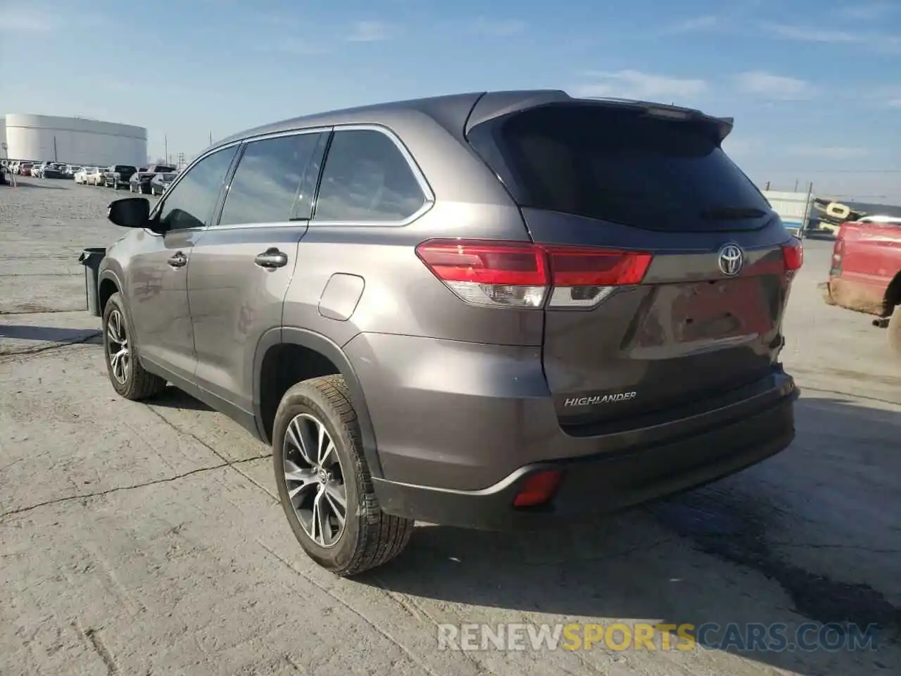 3 Photograph of a damaged car 5TDZARFH6KS058166 TOYOTA HIGHLANDER 2019