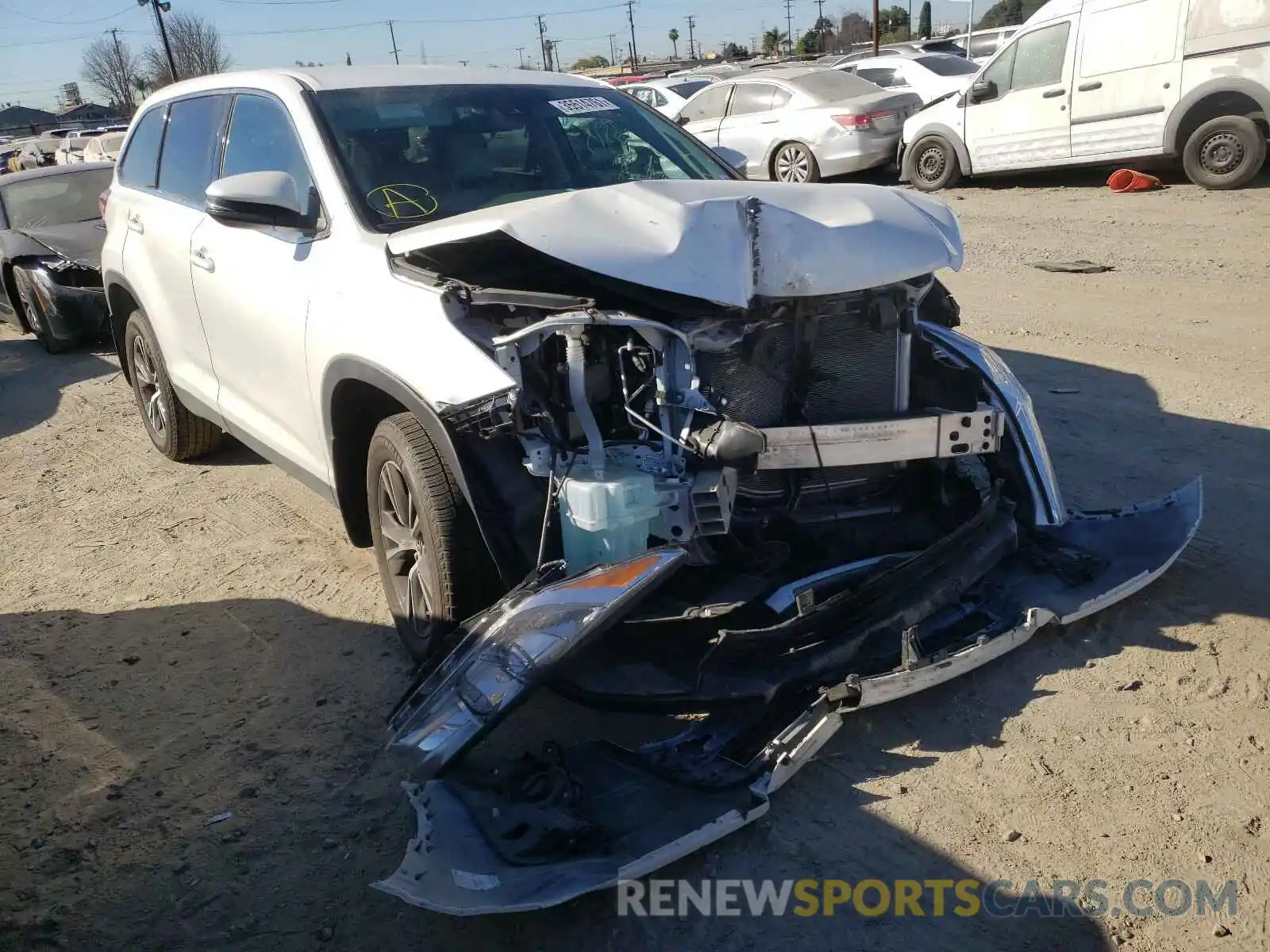 1 Photograph of a damaged car 5TDZARFH6KS058295 TOYOTA HIGHLANDER 2019