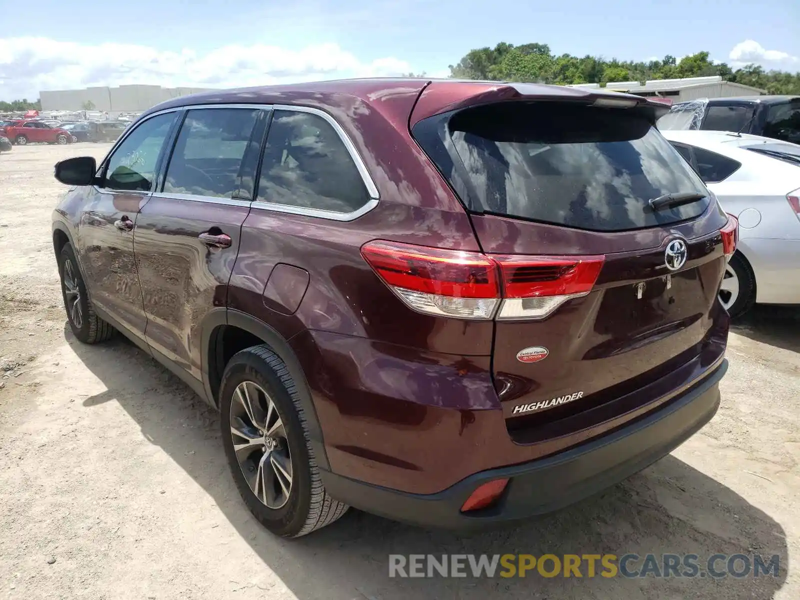 3 Photograph of a damaged car 5TDZARFH6KS059107 TOYOTA HIGHLANDER 2019