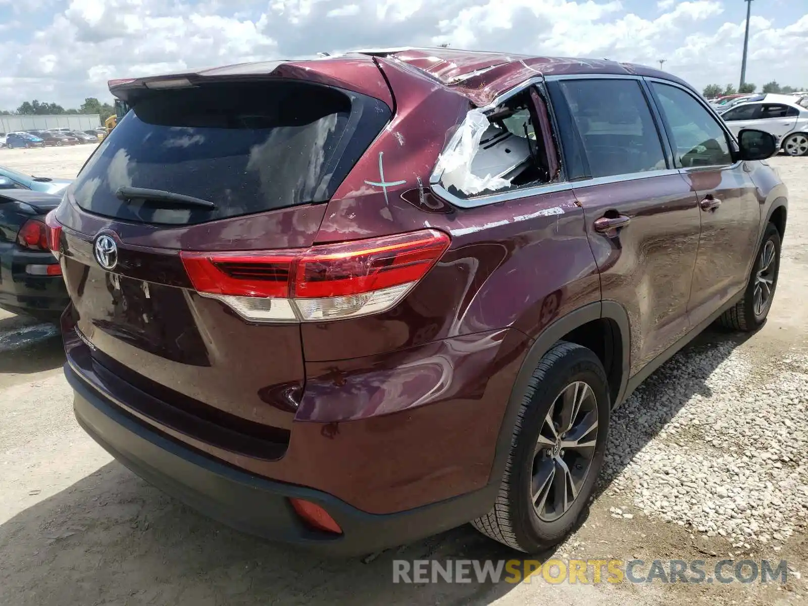 4 Photograph of a damaged car 5TDZARFH6KS059107 TOYOTA HIGHLANDER 2019