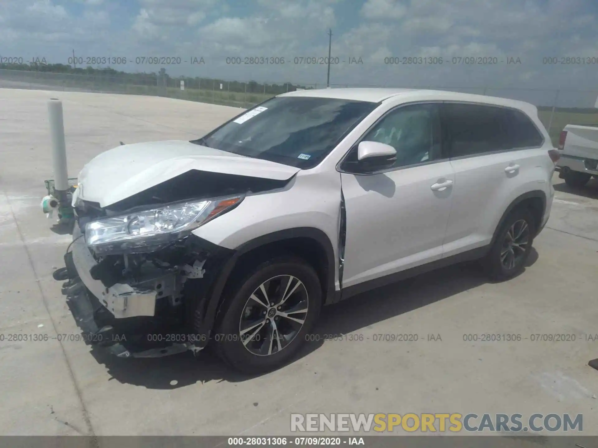 2 Photograph of a damaged car 5TDZARFH6KS059575 TOYOTA HIGHLANDER 2019