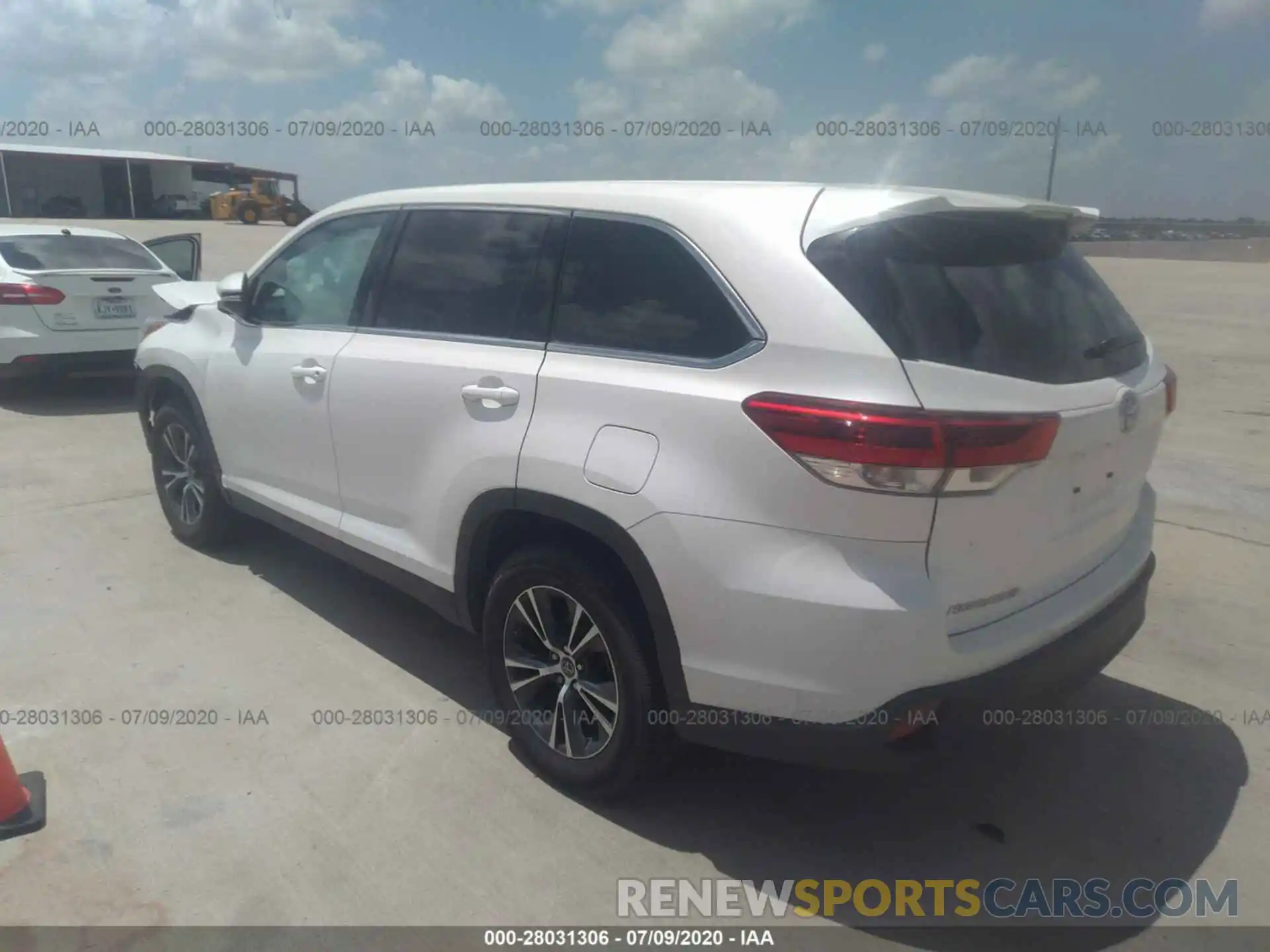 3 Photograph of a damaged car 5TDZARFH6KS059575 TOYOTA HIGHLANDER 2019