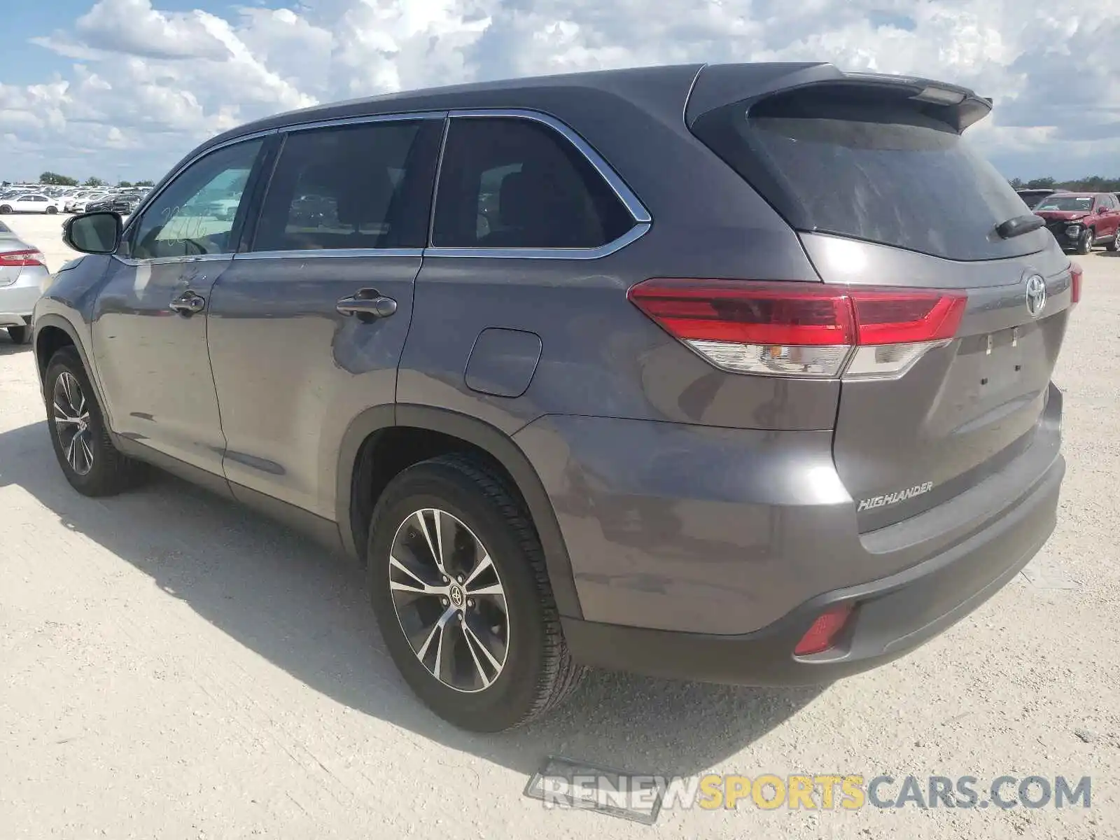 3 Photograph of a damaged car 5TDZARFH6KS060211 TOYOTA HIGHLANDER 2019