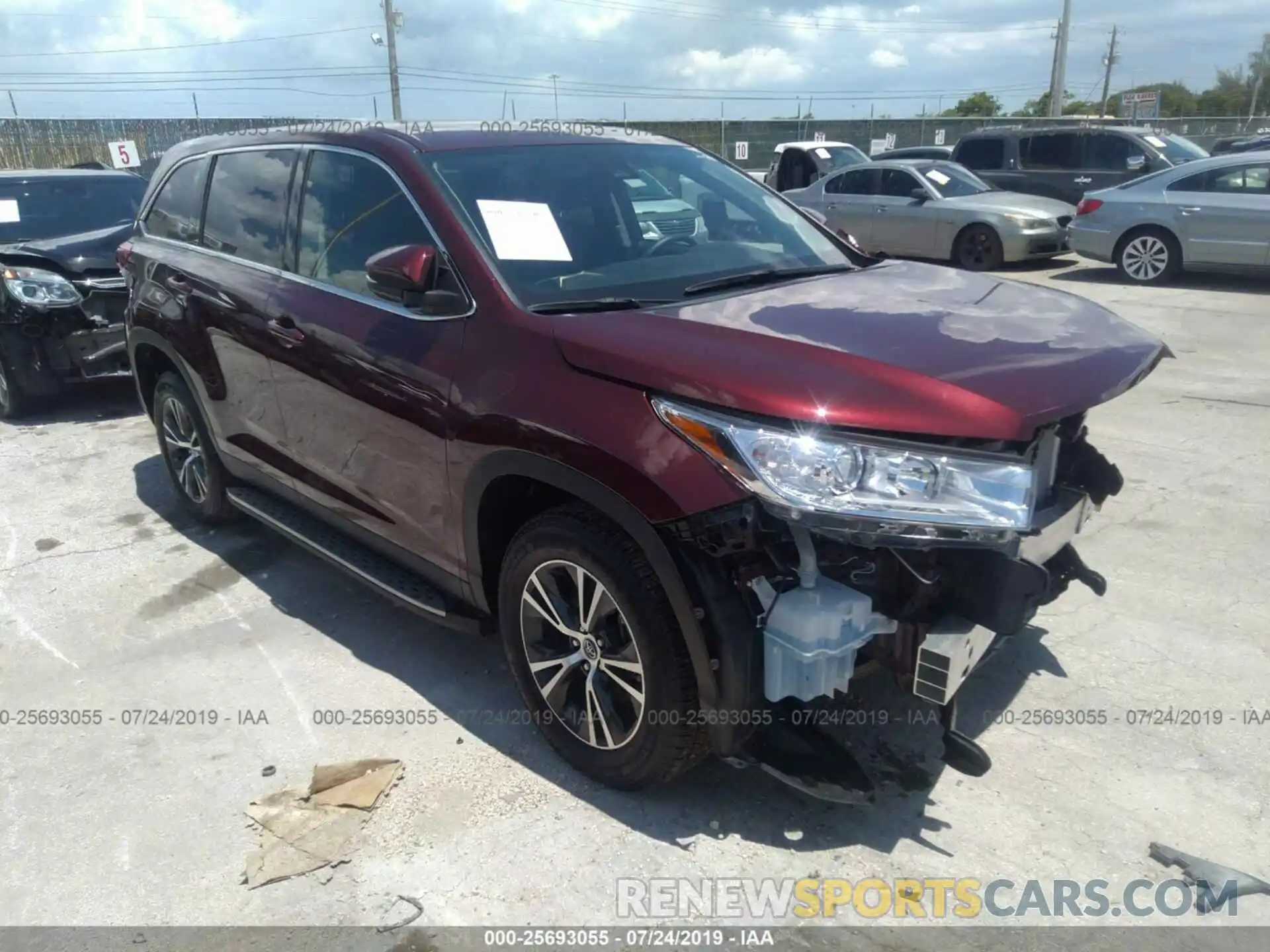 1 Photograph of a damaged car 5TDZARFH7KS042140 TOYOTA HIGHLANDER 2019