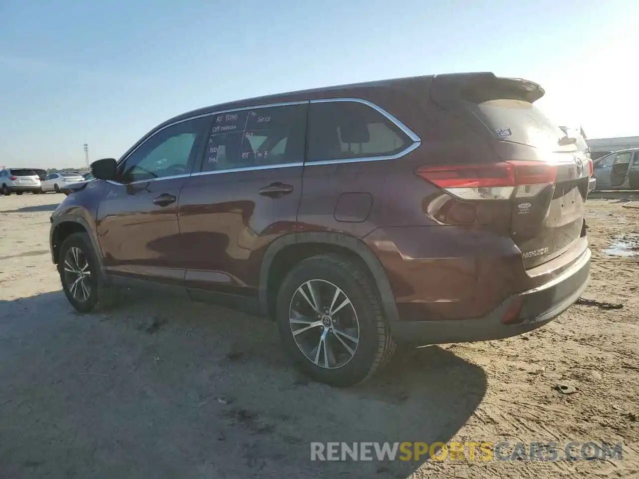 2 Photograph of a damaged car 5TDZARFH7KS042302 TOYOTA HIGHLANDER 2019