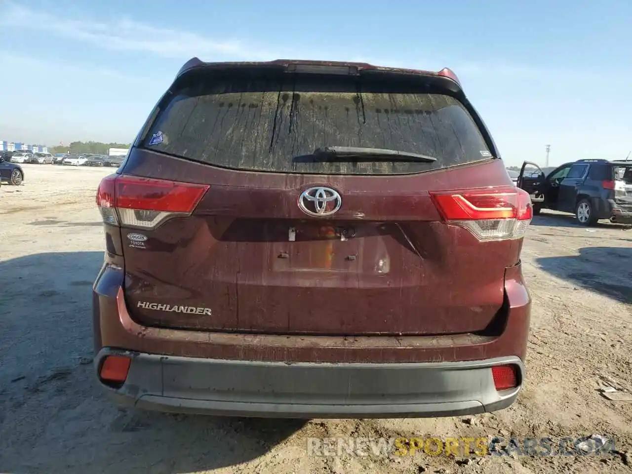 6 Photograph of a damaged car 5TDZARFH7KS042302 TOYOTA HIGHLANDER 2019