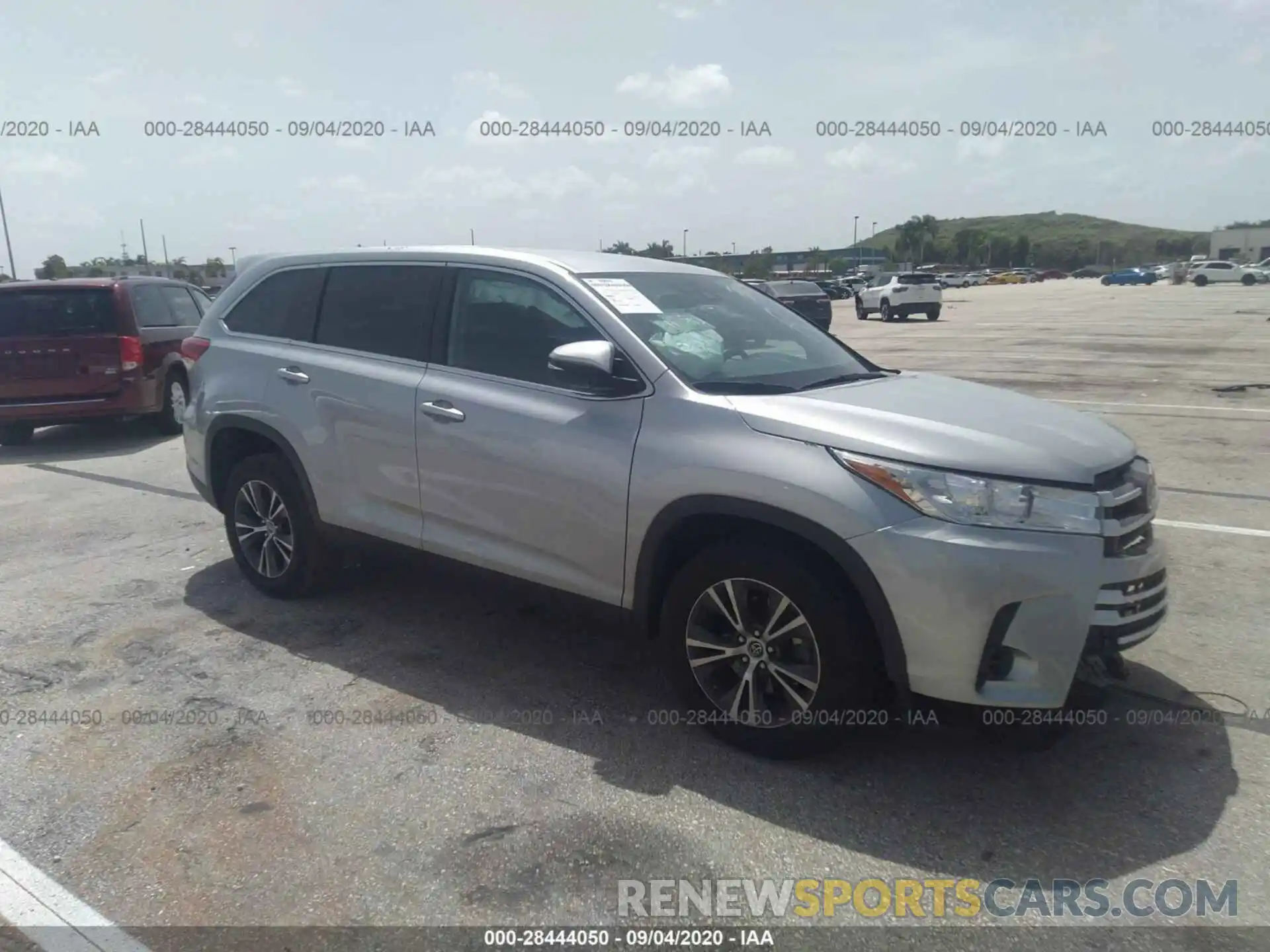 1 Photograph of a damaged car 5TDZARFH7KS043885 TOYOTA HIGHLANDER 2019