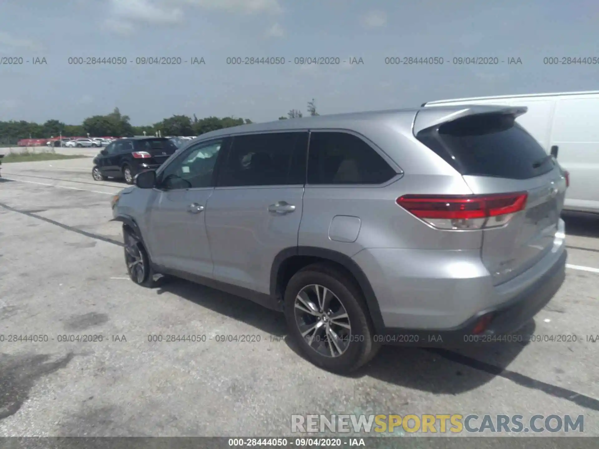 3 Photograph of a damaged car 5TDZARFH7KS043885 TOYOTA HIGHLANDER 2019