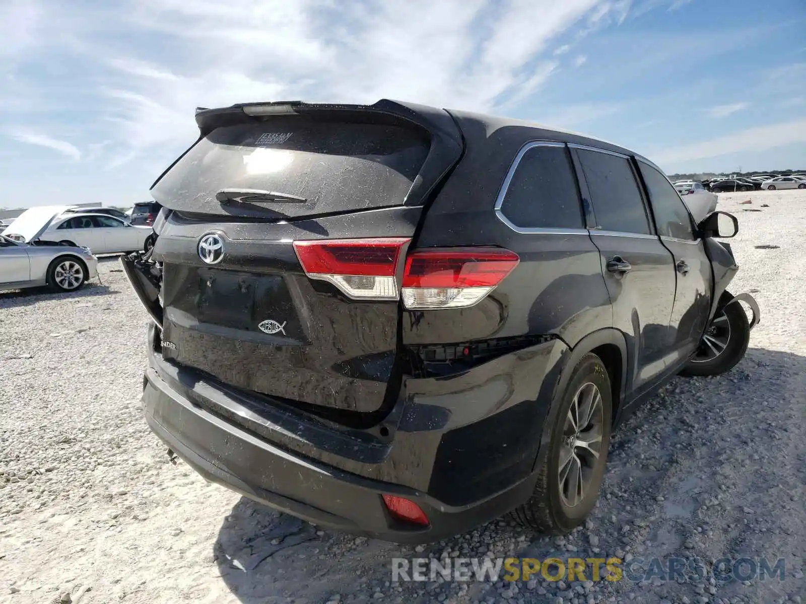 4 Photograph of a damaged car 5TDZARFH7KS044096 TOYOTA HIGHLANDER 2019