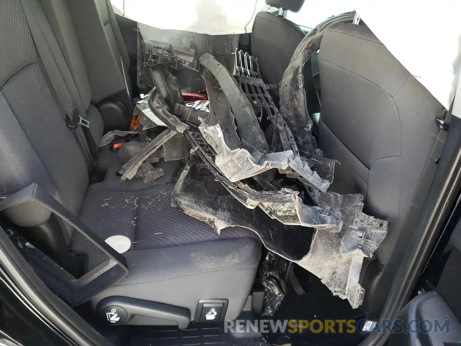 6 Photograph of a damaged car 5TDZARFH7KS044096 TOYOTA HIGHLANDER 2019