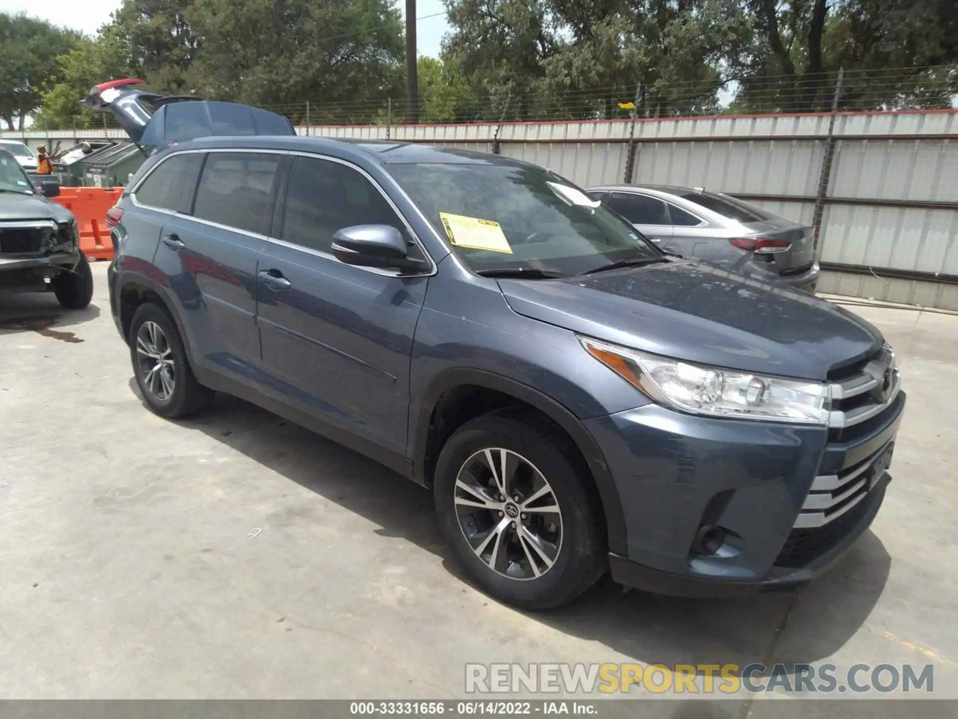 1 Photograph of a damaged car 5TDZARFH7KS045149 TOYOTA HIGHLANDER 2019