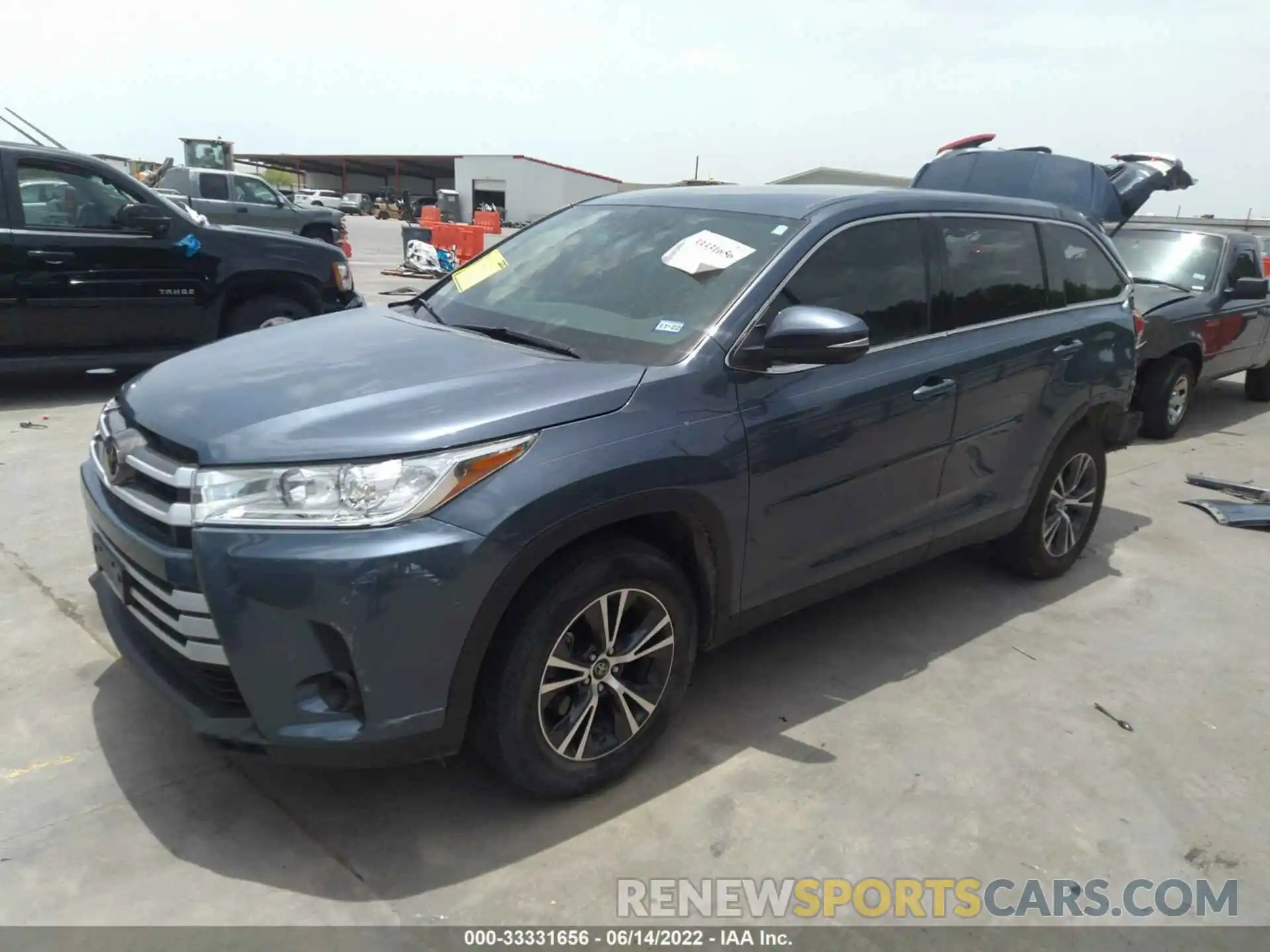 2 Photograph of a damaged car 5TDZARFH7KS045149 TOYOTA HIGHLANDER 2019