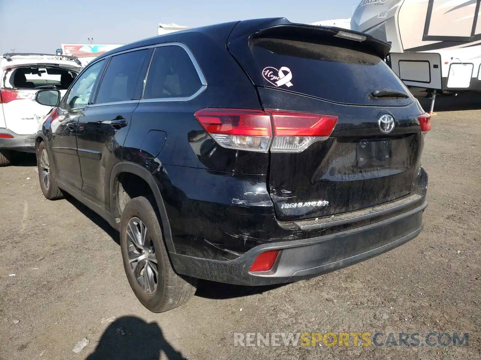 3 Photograph of a damaged car 5TDZARFH7KS047094 TOYOTA HIGHLANDER 2019