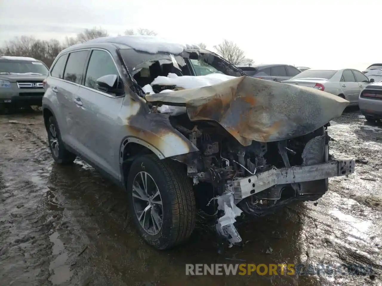 9 Photograph of a damaged car 5TDZARFH7KS048438 TOYOTA HIGHLANDER 2019