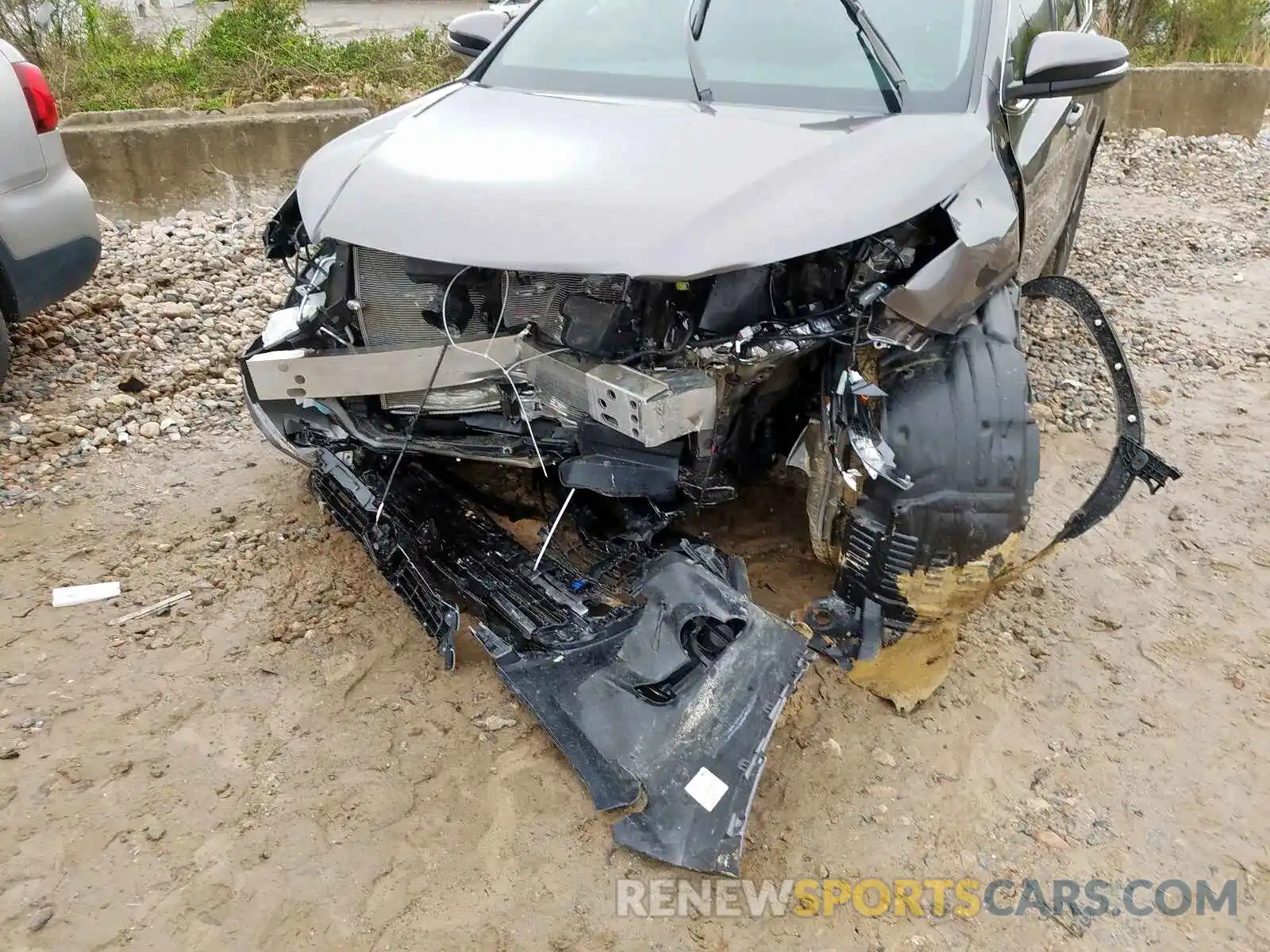 9 Photograph of a damaged car 5TDZARFH7KS049833 TOYOTA HIGHLANDER 2019