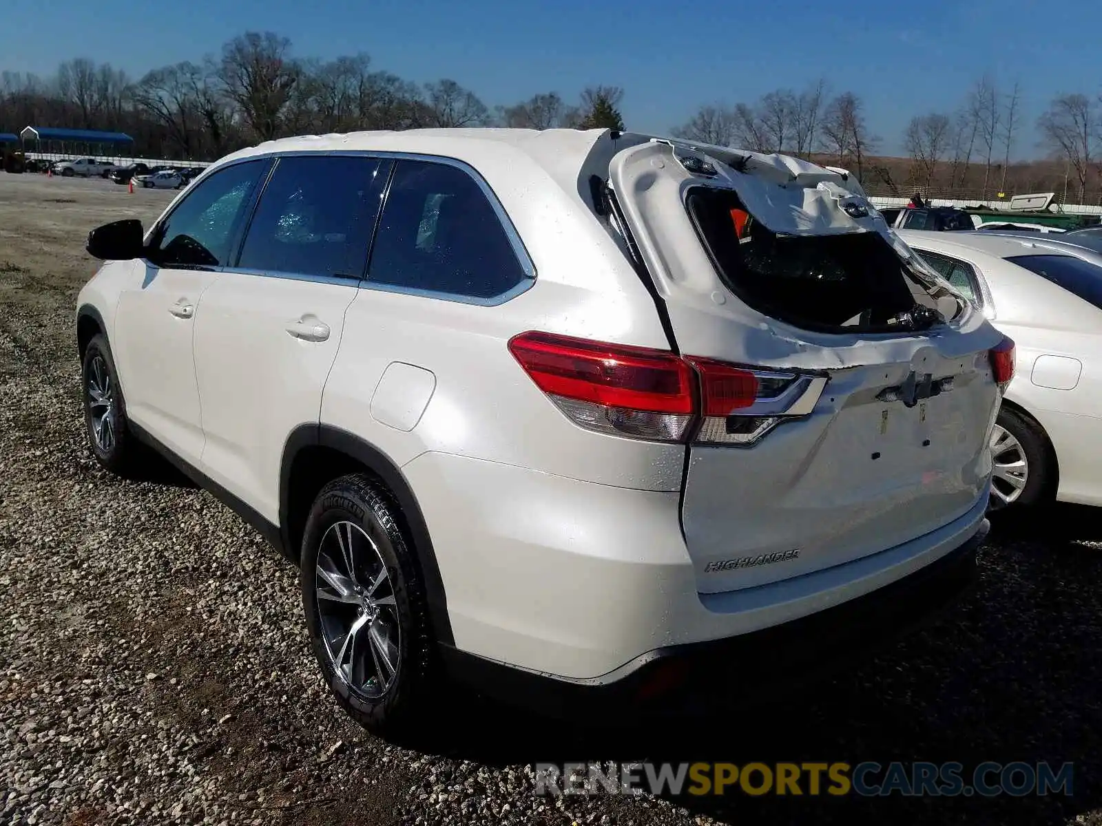 3 Photograph of a damaged car 5TDZARFH7KS050190 TOYOTA HIGHLANDER 2019