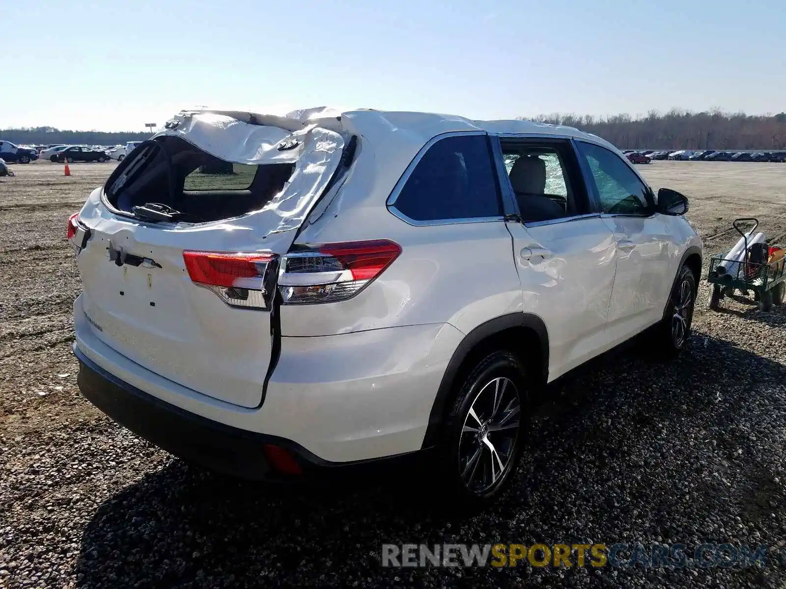 4 Photograph of a damaged car 5TDZARFH7KS050190 TOYOTA HIGHLANDER 2019