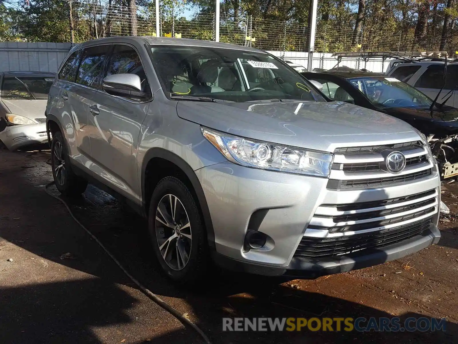 1 Photograph of a damaged car 5TDZARFH7KS050433 TOYOTA HIGHLANDER 2019