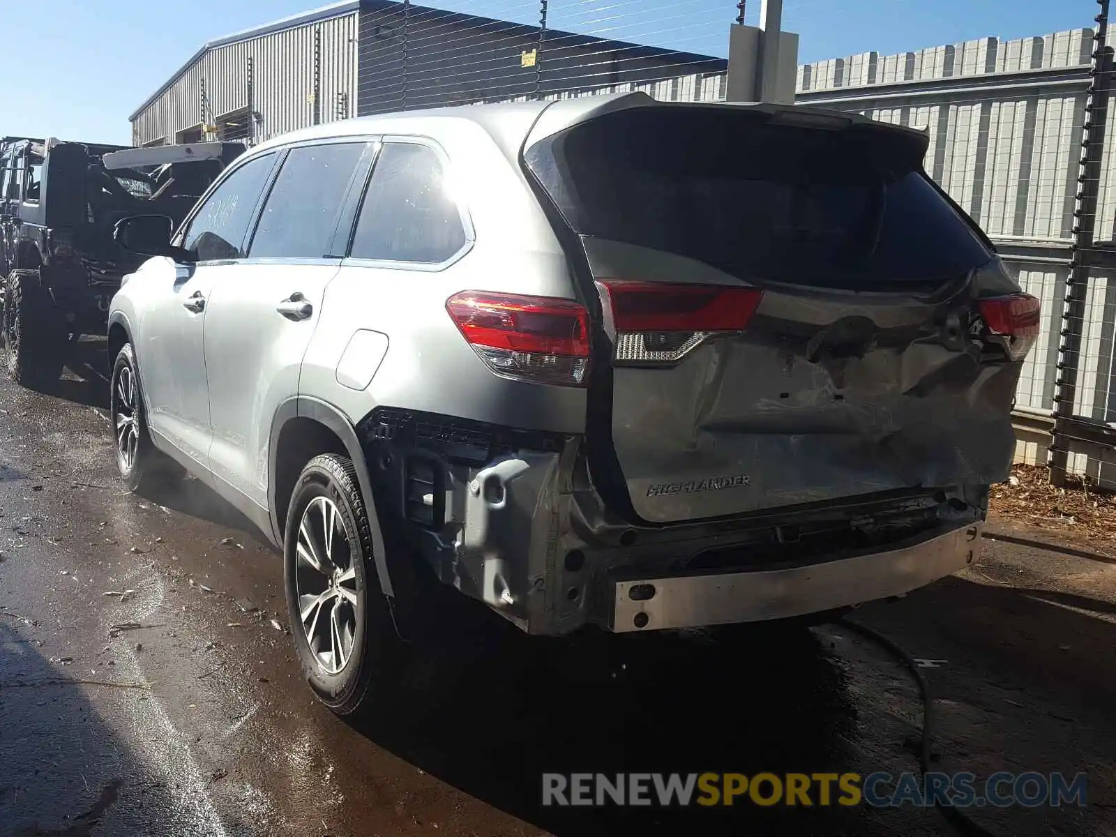 3 Photograph of a damaged car 5TDZARFH7KS050433 TOYOTA HIGHLANDER 2019