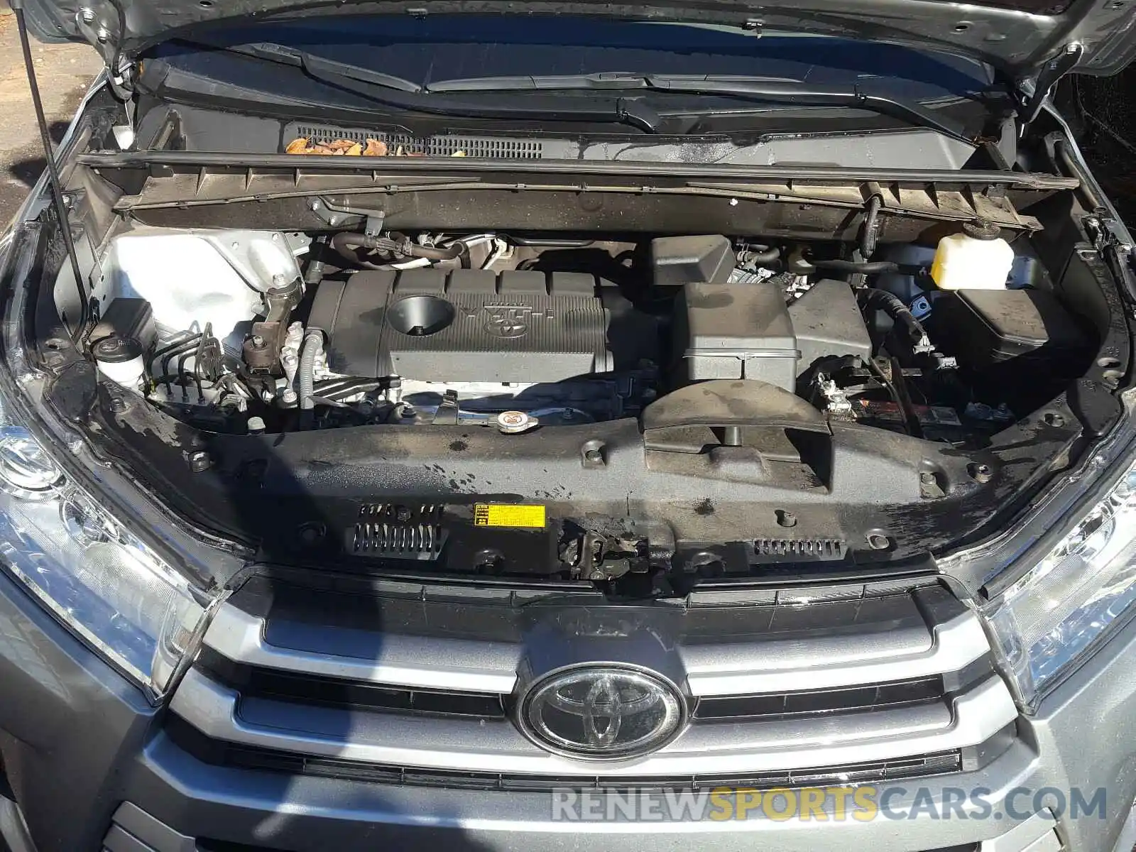 7 Photograph of a damaged car 5TDZARFH7KS050433 TOYOTA HIGHLANDER 2019