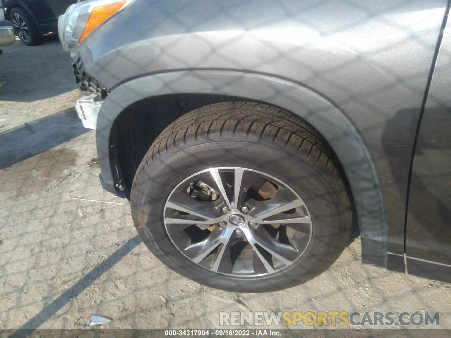 13 Photograph of a damaged car 5TDZARFH7KS053042 TOYOTA HIGHLANDER 2019