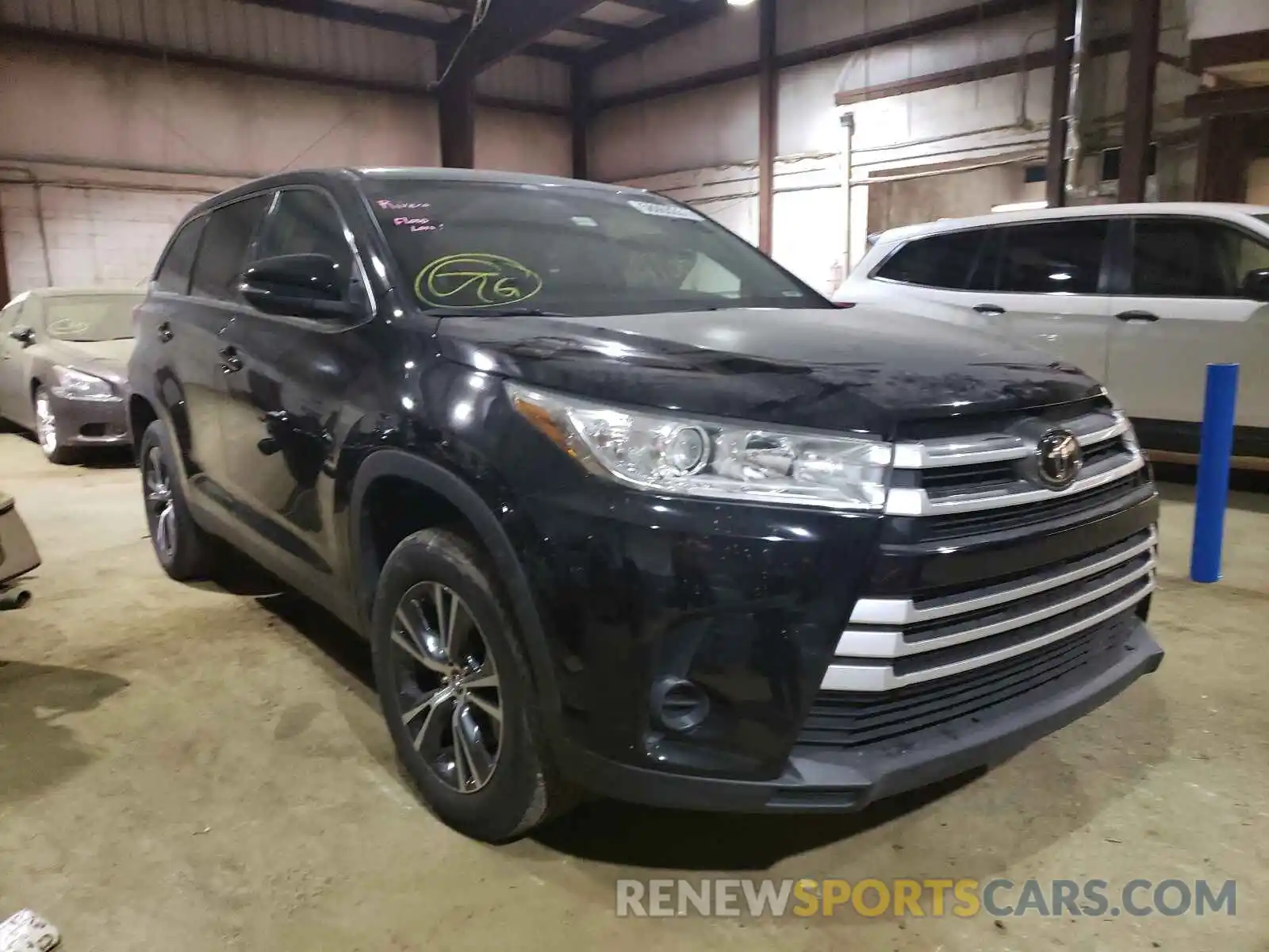 1 Photograph of a damaged car 5TDZARFH7KS053302 TOYOTA HIGHLANDER 2019