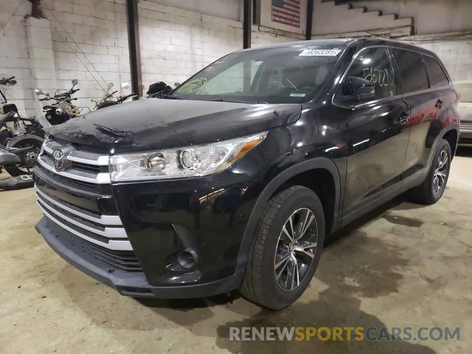 2 Photograph of a damaged car 5TDZARFH7KS053302 TOYOTA HIGHLANDER 2019