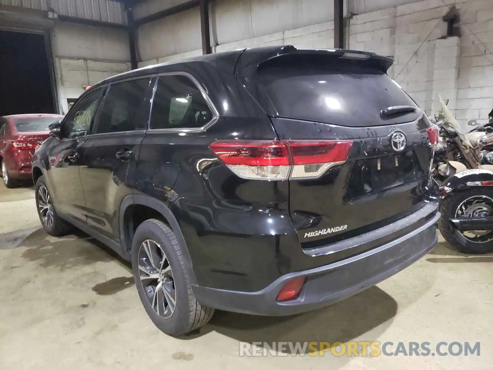 3 Photograph of a damaged car 5TDZARFH7KS053302 TOYOTA HIGHLANDER 2019