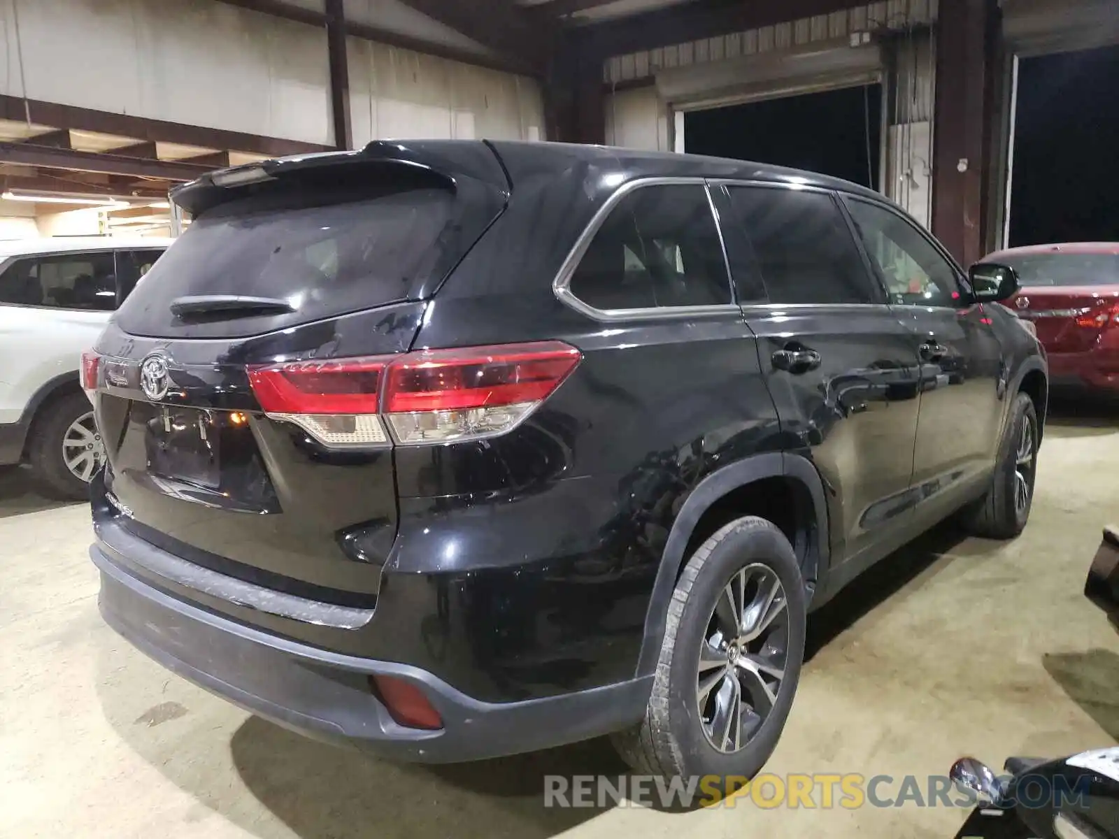 4 Photograph of a damaged car 5TDZARFH7KS053302 TOYOTA HIGHLANDER 2019