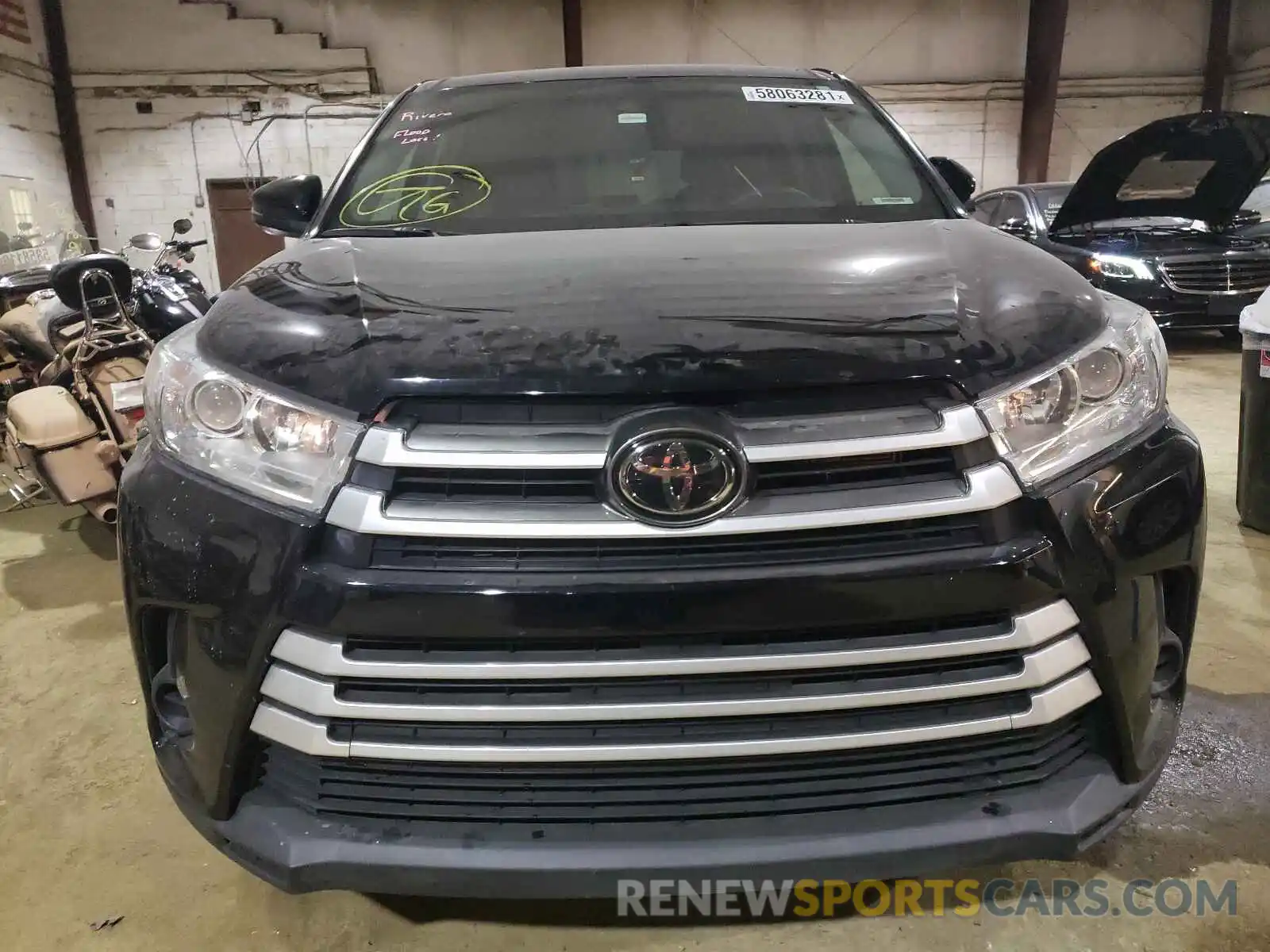 9 Photograph of a damaged car 5TDZARFH7KS053302 TOYOTA HIGHLANDER 2019