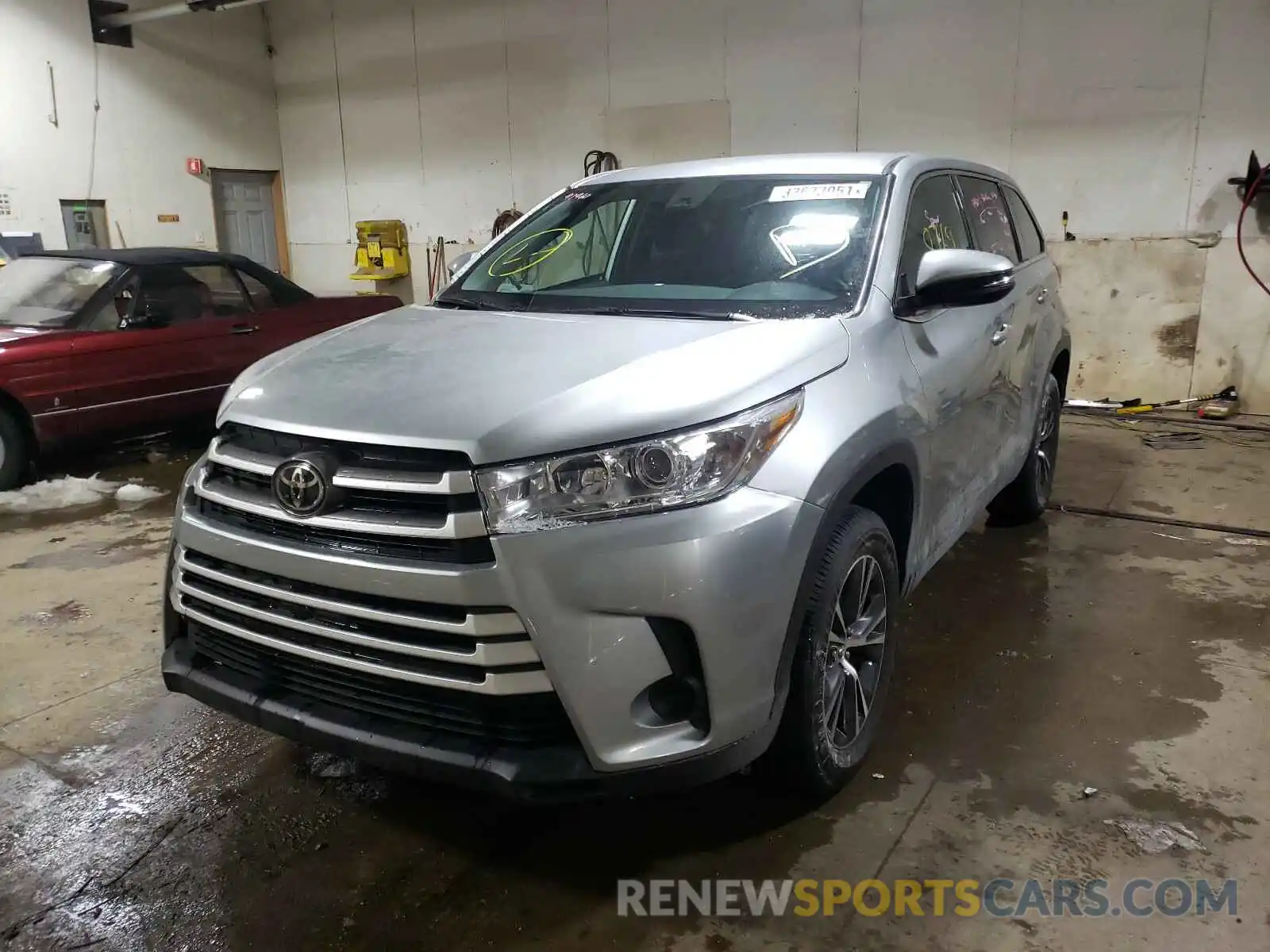 2 Photograph of a damaged car 5TDZARFH7KS053946 TOYOTA HIGHLANDER 2019