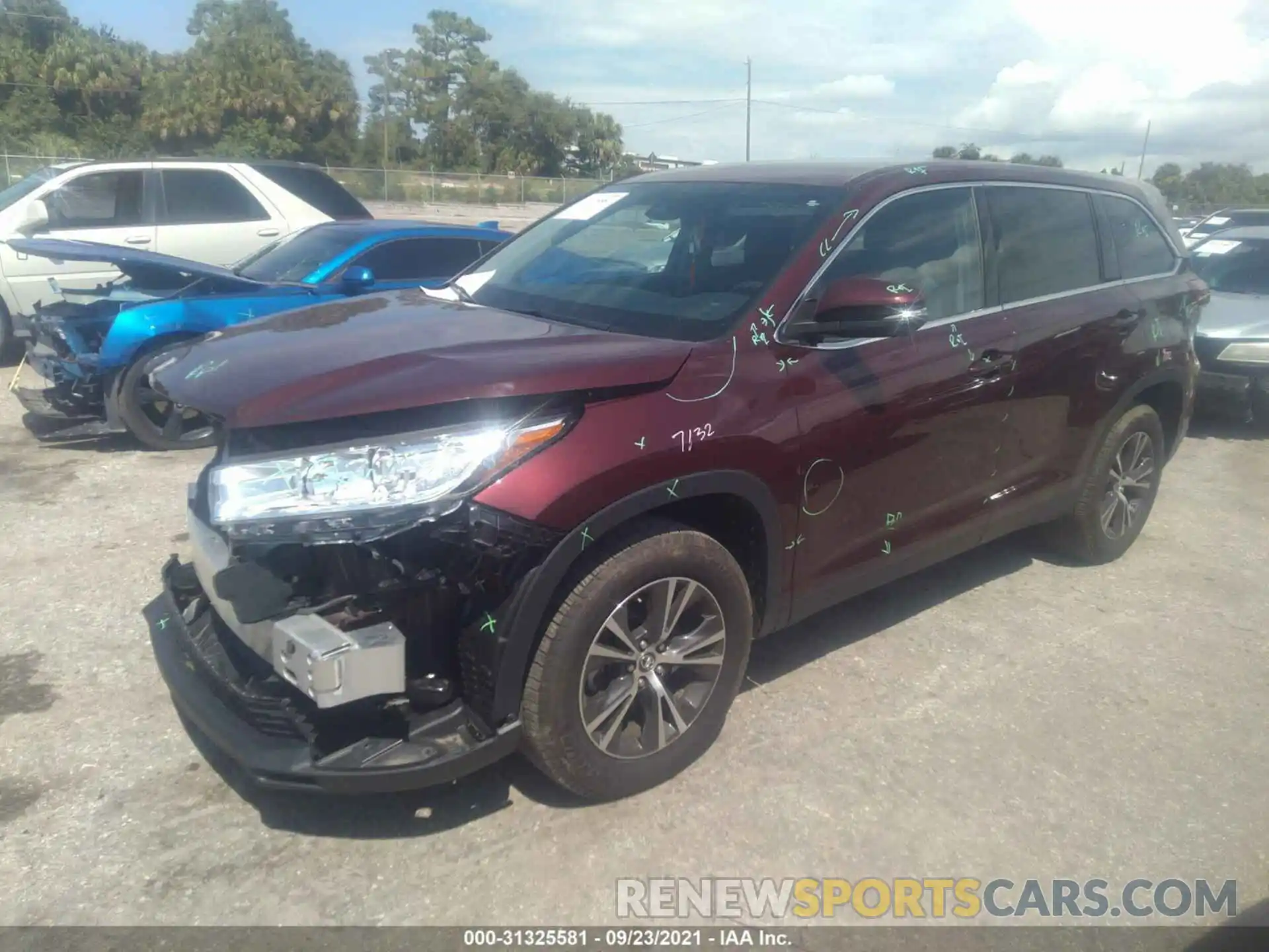 2 Photograph of a damaged car 5TDZARFH7KS054269 TOYOTA HIGHLANDER 2019