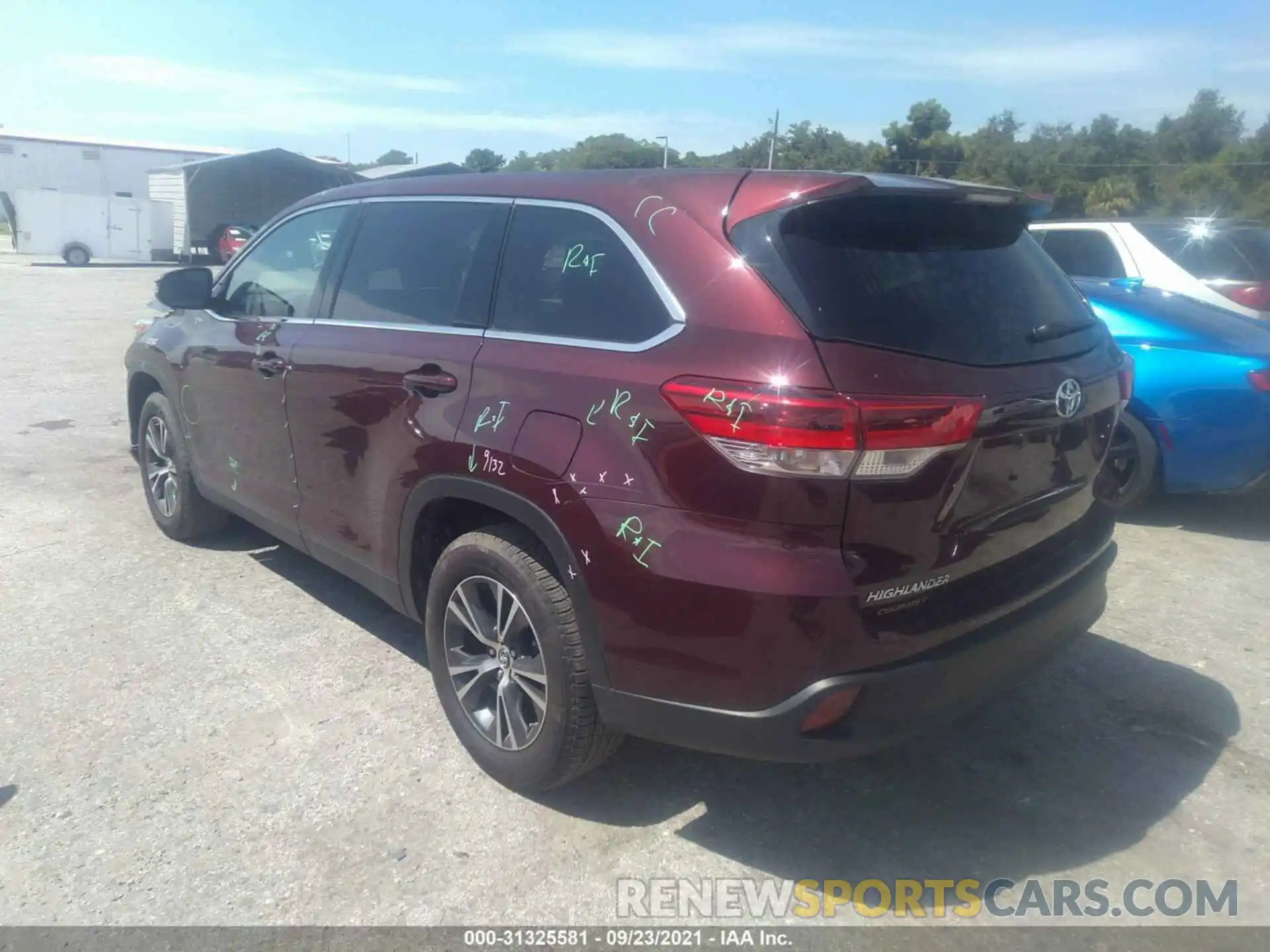 3 Photograph of a damaged car 5TDZARFH7KS054269 TOYOTA HIGHLANDER 2019