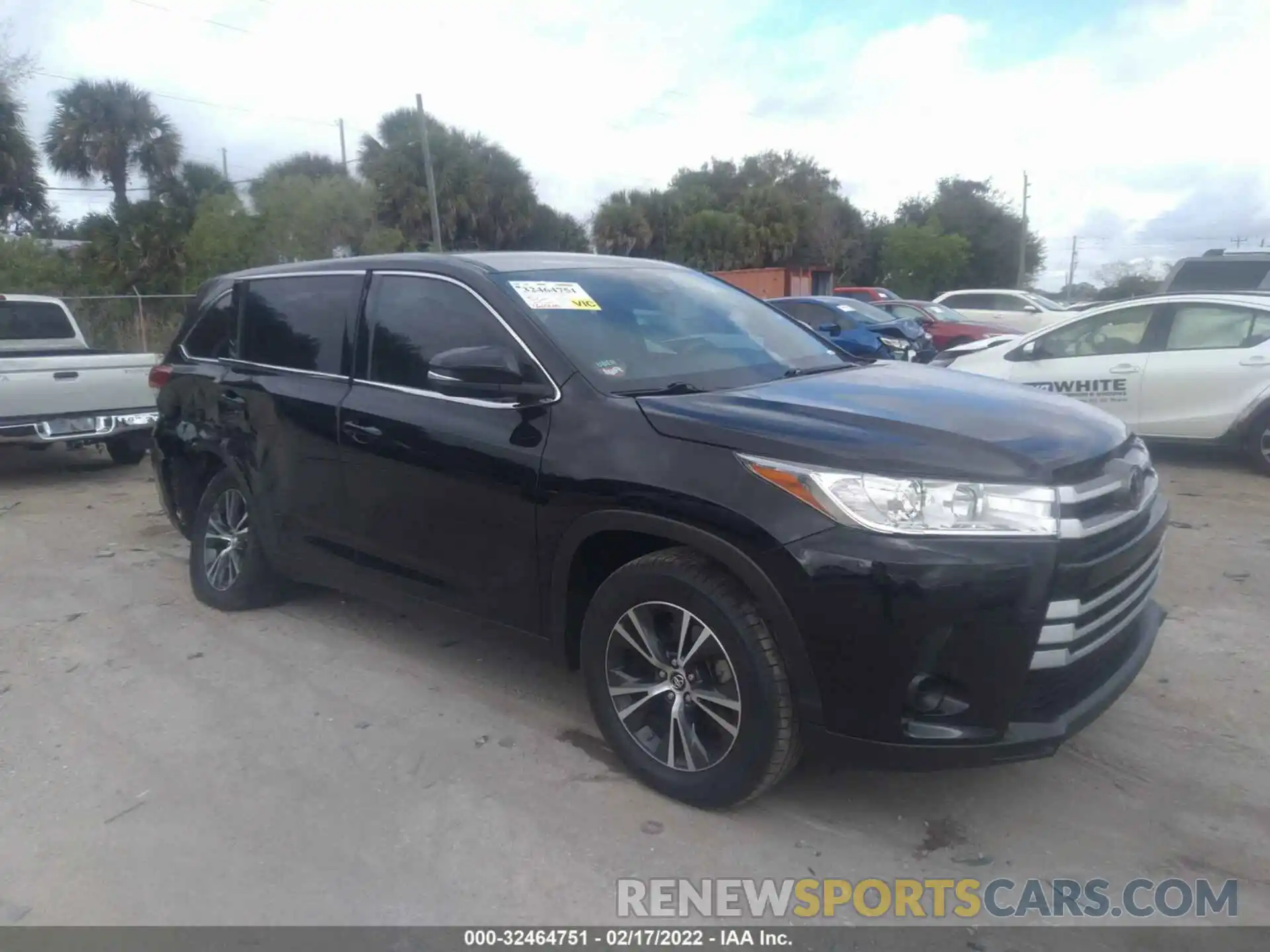 1 Photograph of a damaged car 5TDZARFH7KS054756 TOYOTA HIGHLANDER 2019