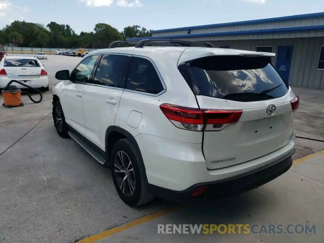 3 Photograph of a damaged car 5TDZARFH7KS055356 TOYOTA HIGHLANDER 2019