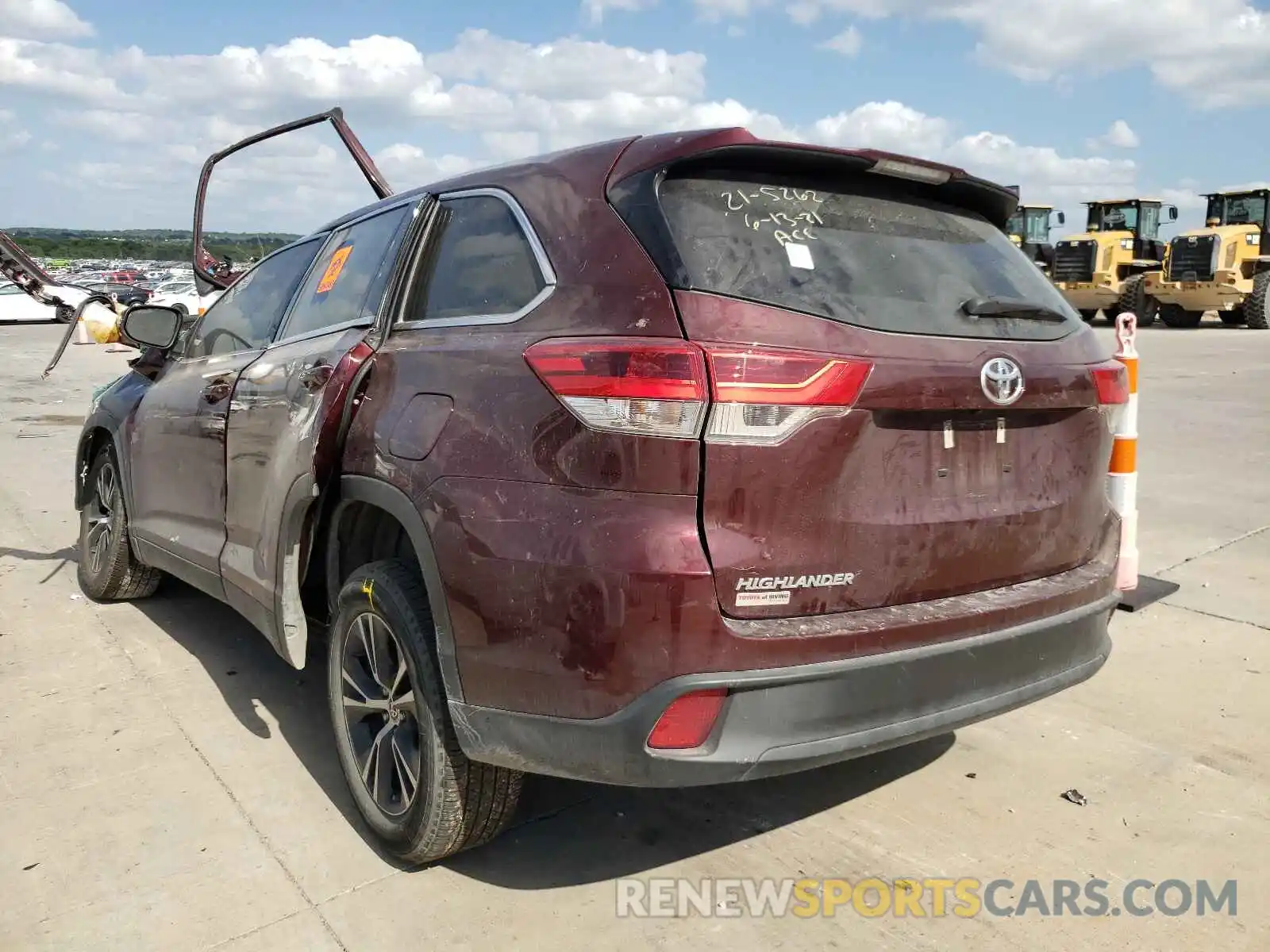 3 Photograph of a damaged car 5TDZARFH7KS060055 TOYOTA HIGHLANDER 2019