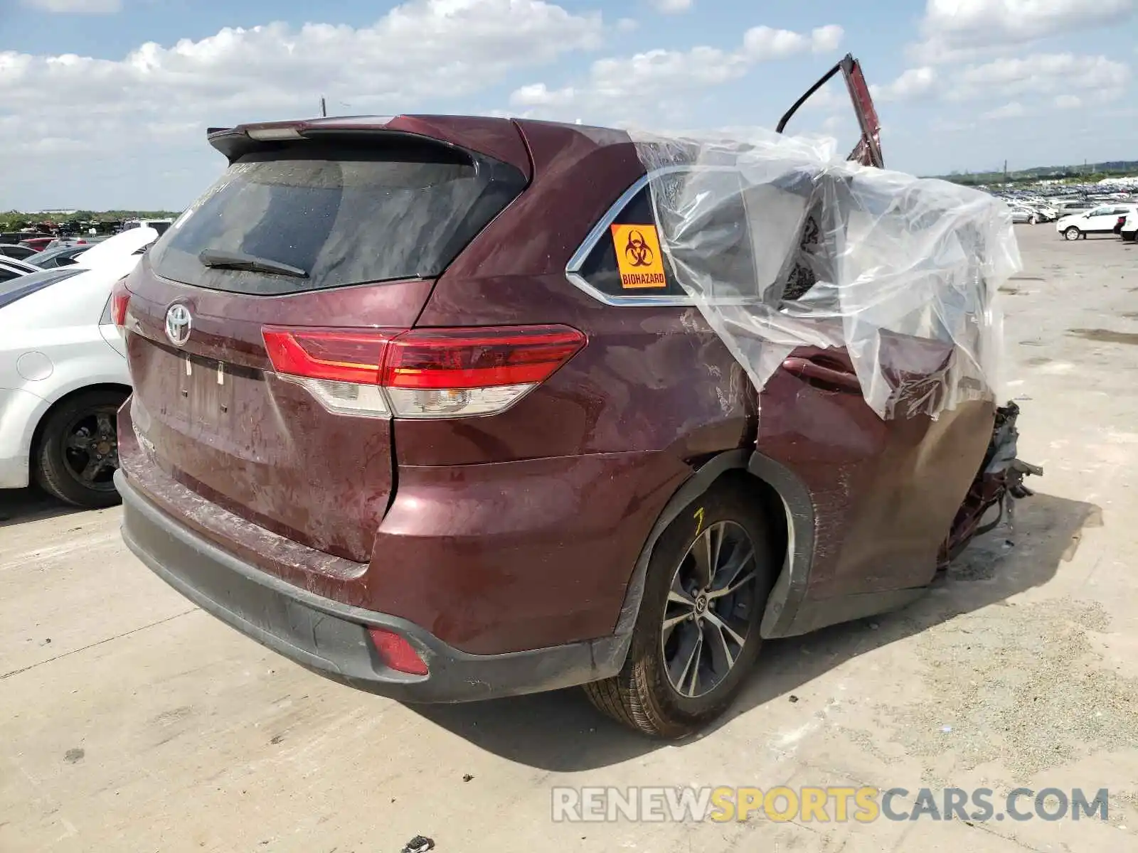 4 Photograph of a damaged car 5TDZARFH7KS060055 TOYOTA HIGHLANDER 2019