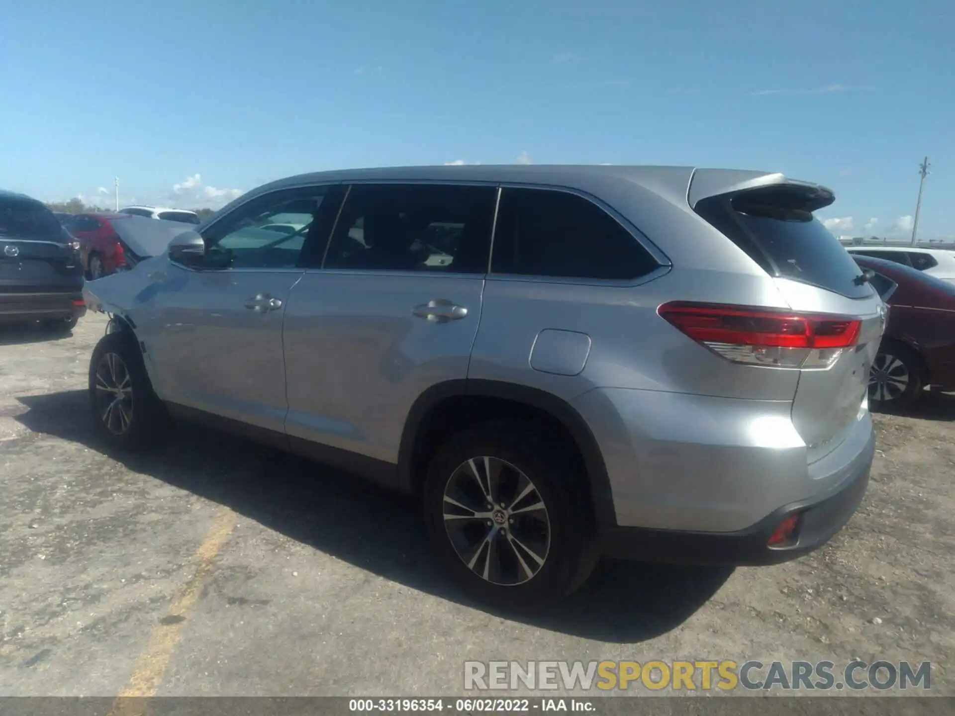 3 Photograph of a damaged car 5TDZARFH7KS061724 TOYOTA HIGHLANDER 2019