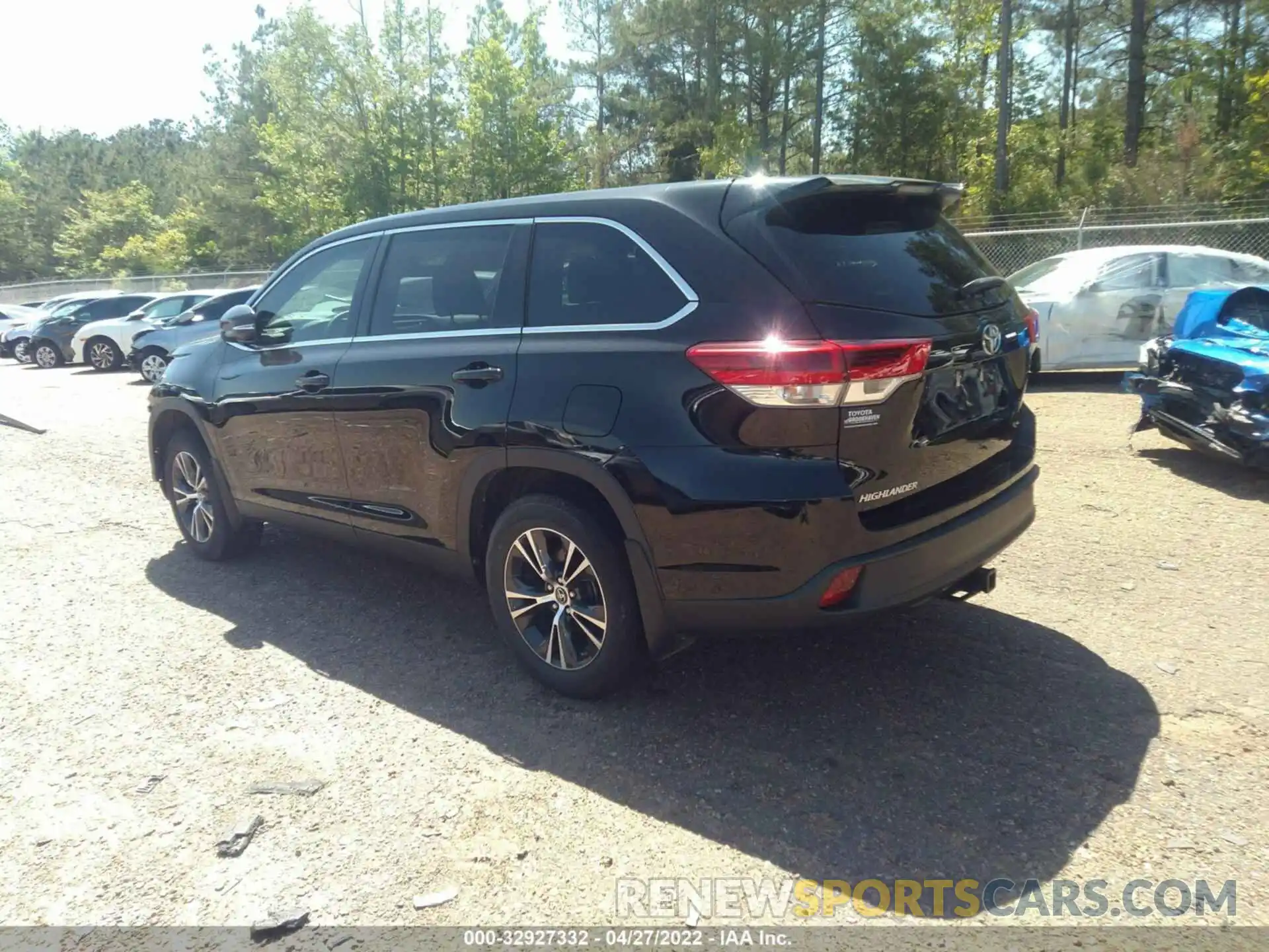 3 Photograph of a damaged car 5TDZARFH8KS041949 TOYOTA HIGHLANDER 2019