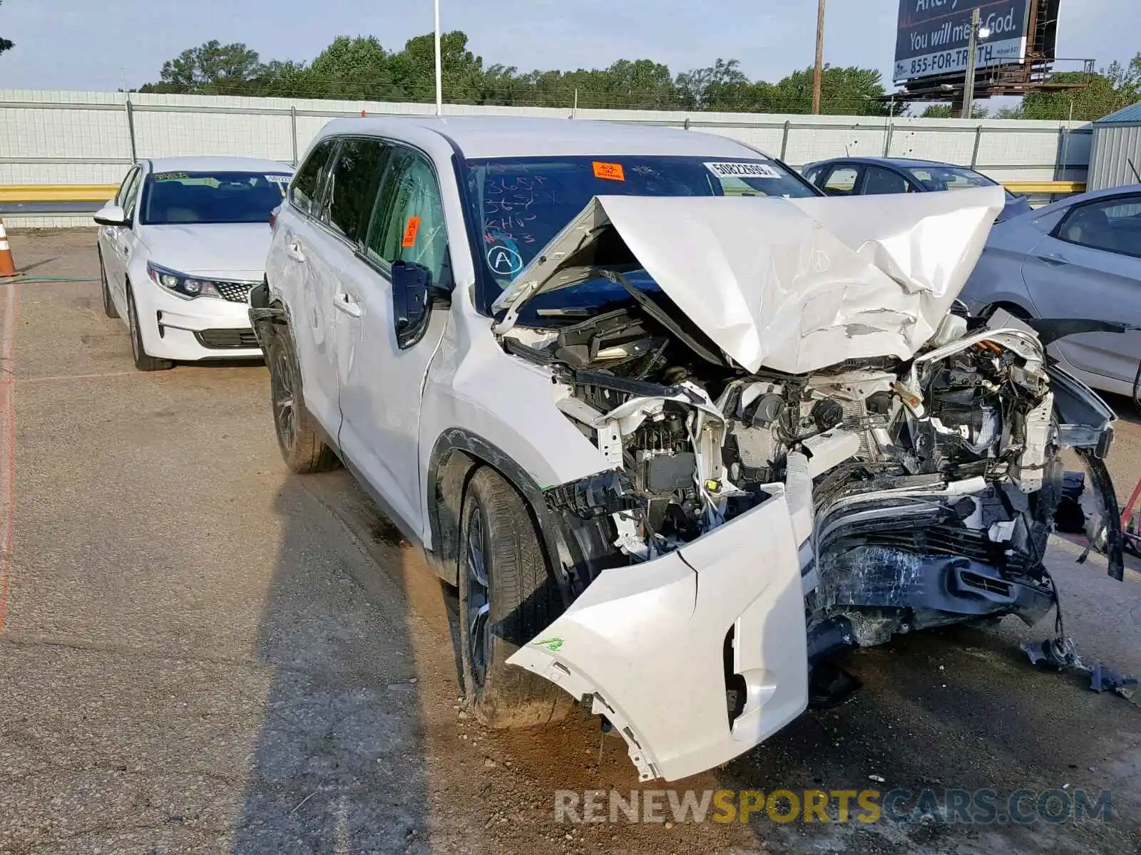 1 Photograph of a damaged car 5TDZARFH8KS042860 TOYOTA HIGHLANDER 2019