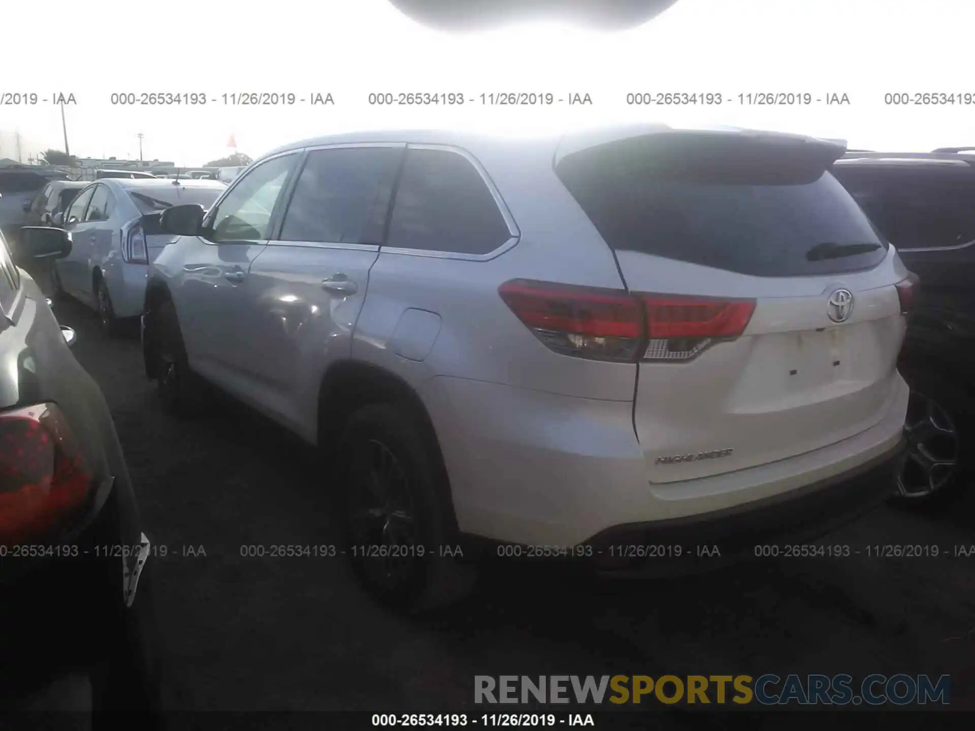 3 Photograph of a damaged car 5TDZARFH8KS043183 TOYOTA HIGHLANDER 2019