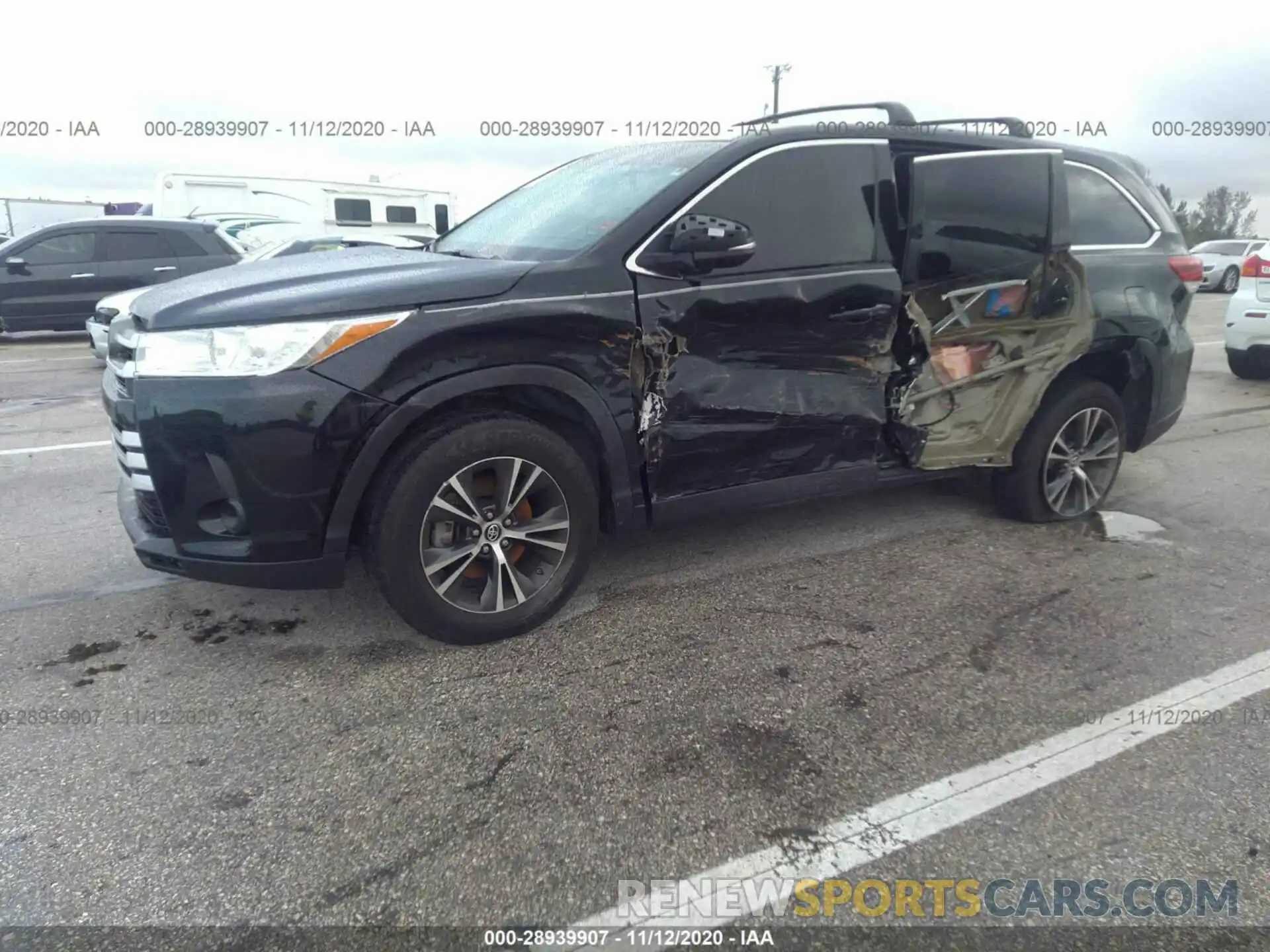 2 Photograph of a damaged car 5TDZARFH8KS044043 TOYOTA HIGHLANDER 2019