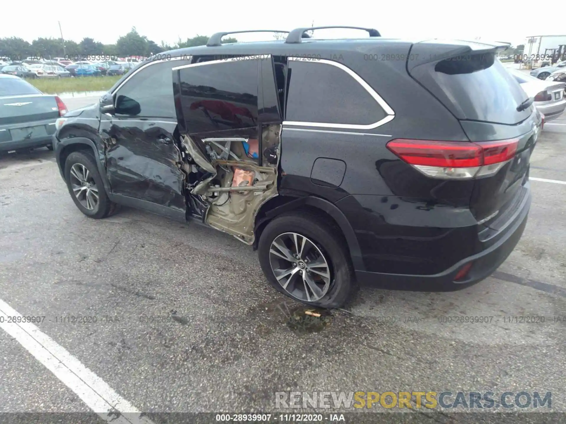 3 Photograph of a damaged car 5TDZARFH8KS044043 TOYOTA HIGHLANDER 2019