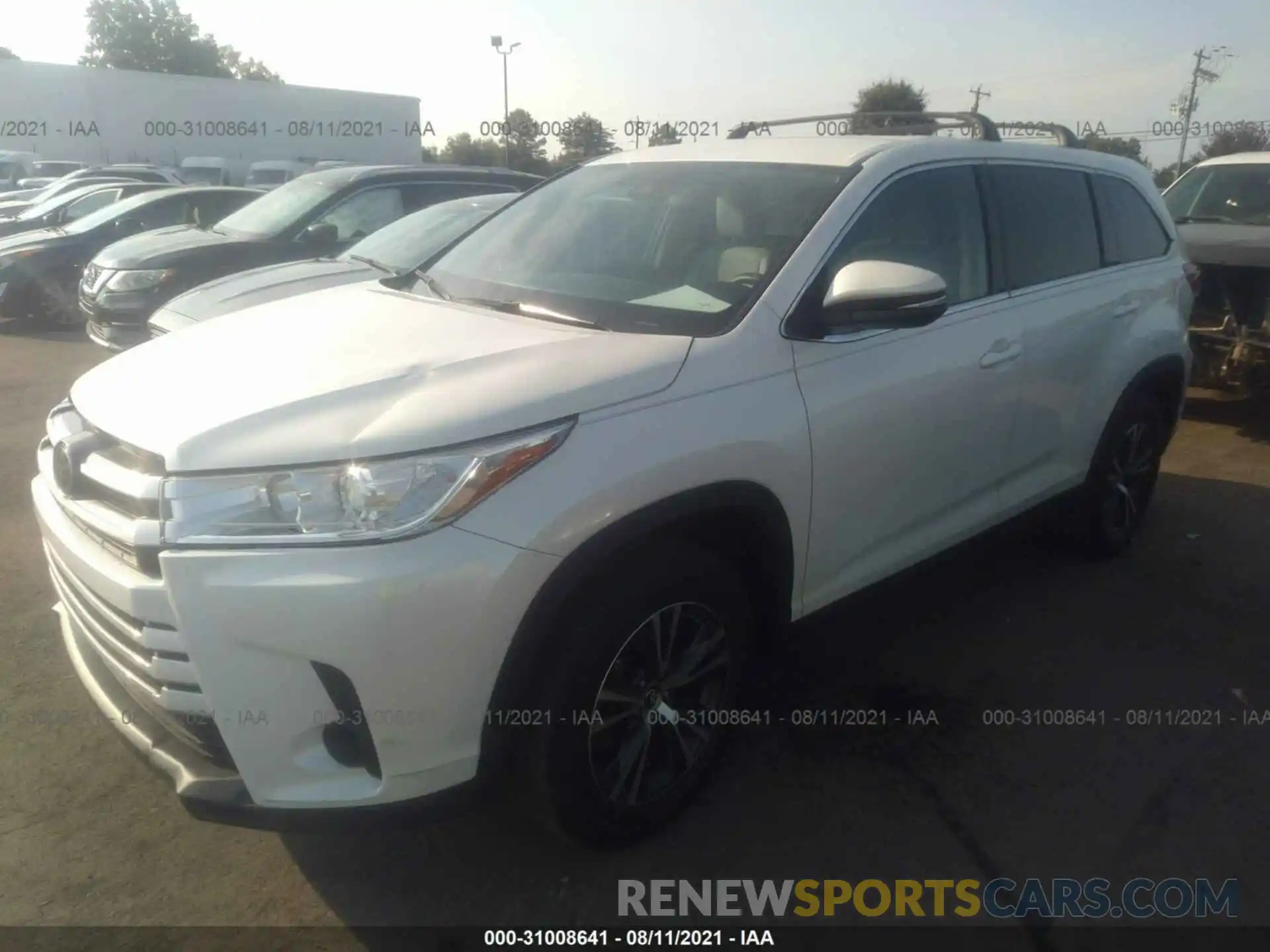 2 Photograph of a damaged car 5TDZARFH8KS044883 TOYOTA HIGHLANDER 2019