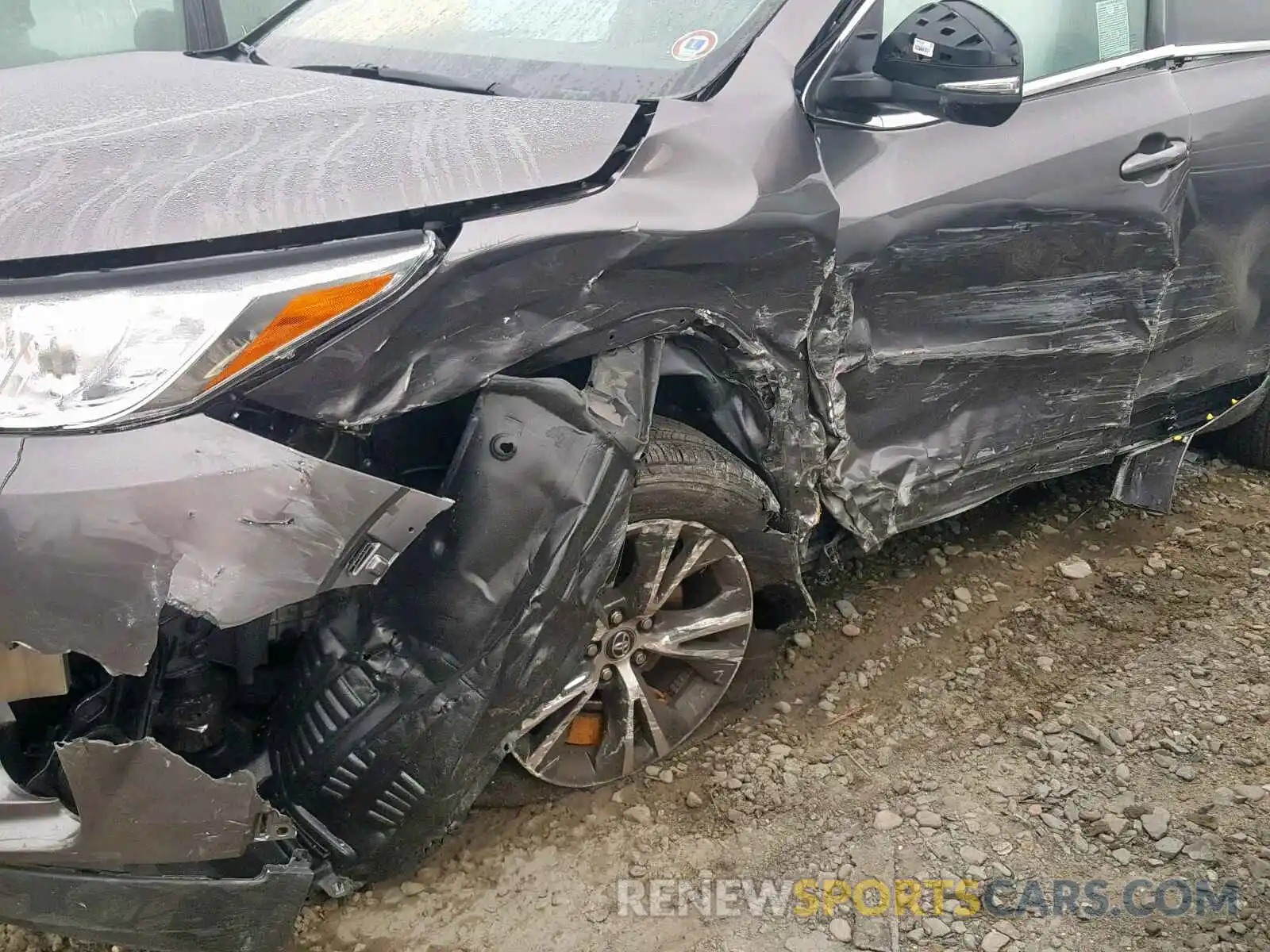 9 Photograph of a damaged car 5TDZARFH8KS045208 TOYOTA HIGHLANDER 2019