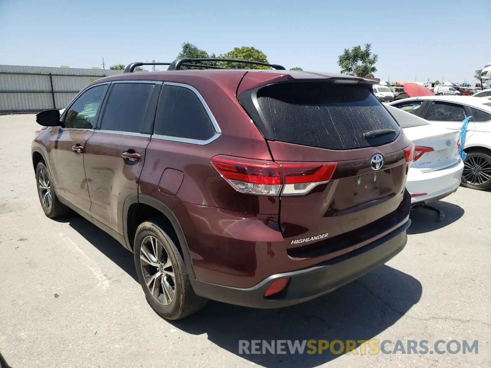 3 Photograph of a damaged car 5TDZARFH8KS045323 TOYOTA HIGHLANDER 2019