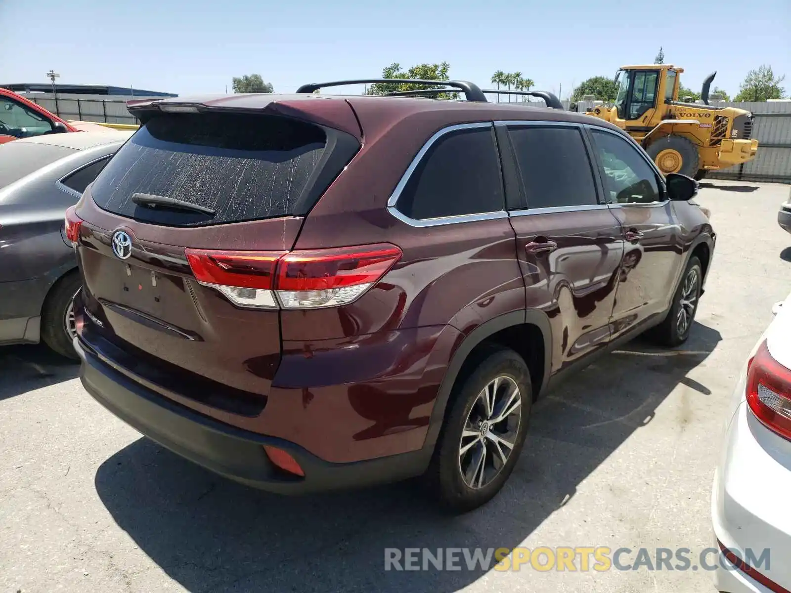 4 Photograph of a damaged car 5TDZARFH8KS045323 TOYOTA HIGHLANDER 2019