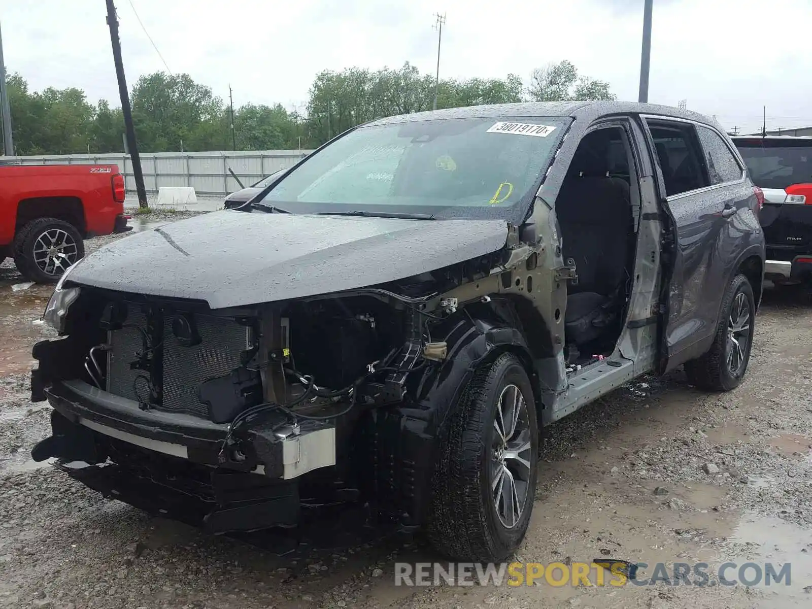 2 Photograph of a damaged car 5TDZARFH8KS045385 TOYOTA HIGHLANDER 2019