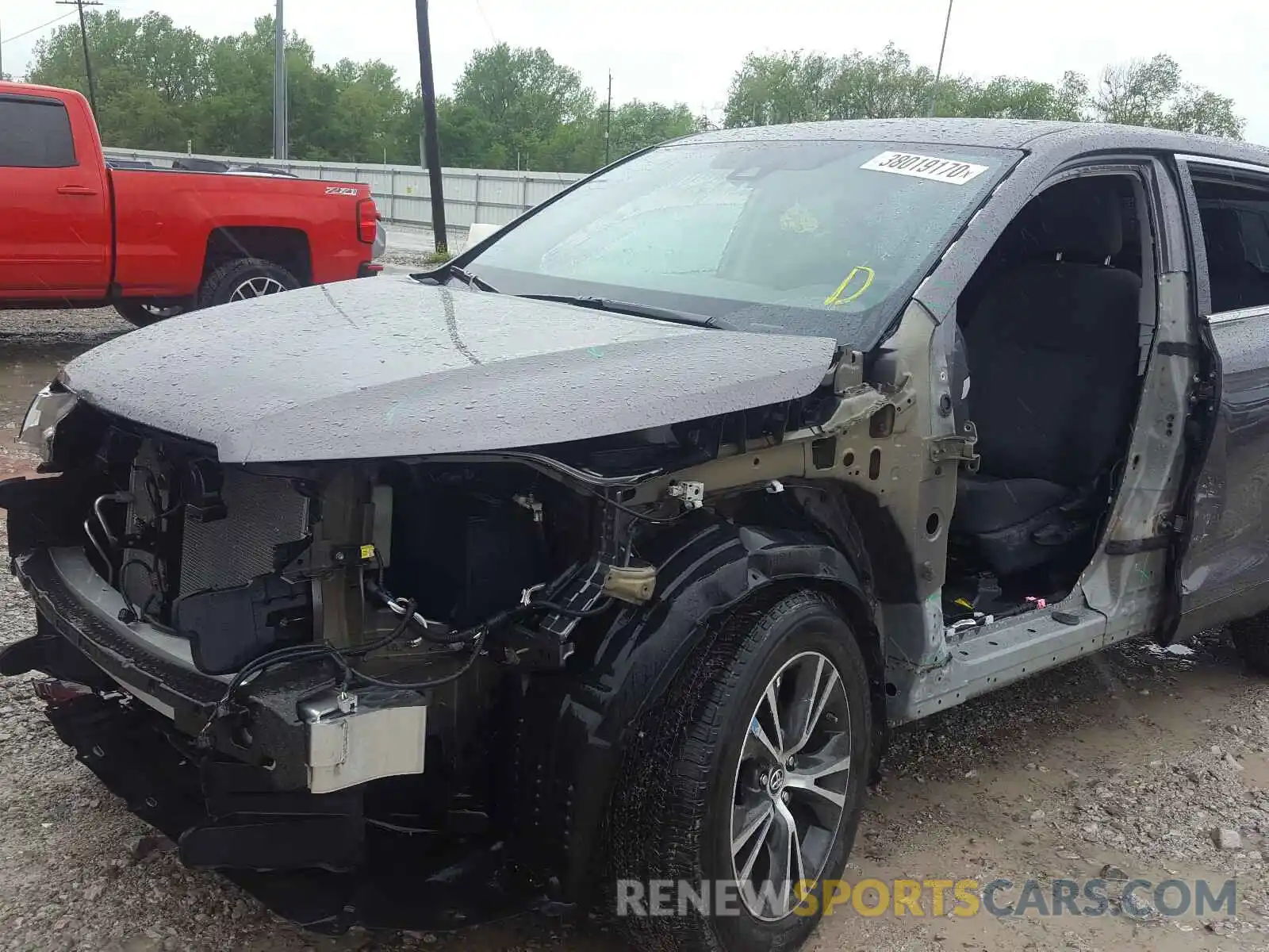 9 Photograph of a damaged car 5TDZARFH8KS045385 TOYOTA HIGHLANDER 2019