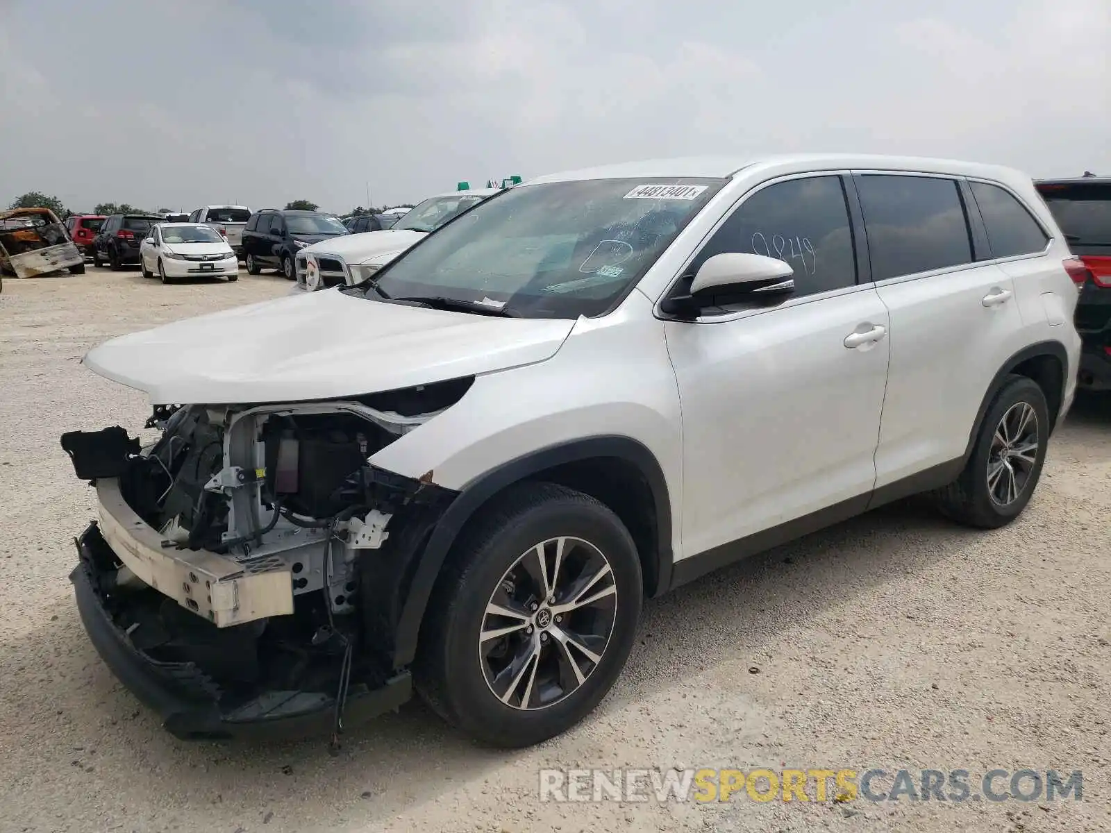 2 Photograph of a damaged car 5TDZARFH8KS045662 TOYOTA HIGHLANDER 2019